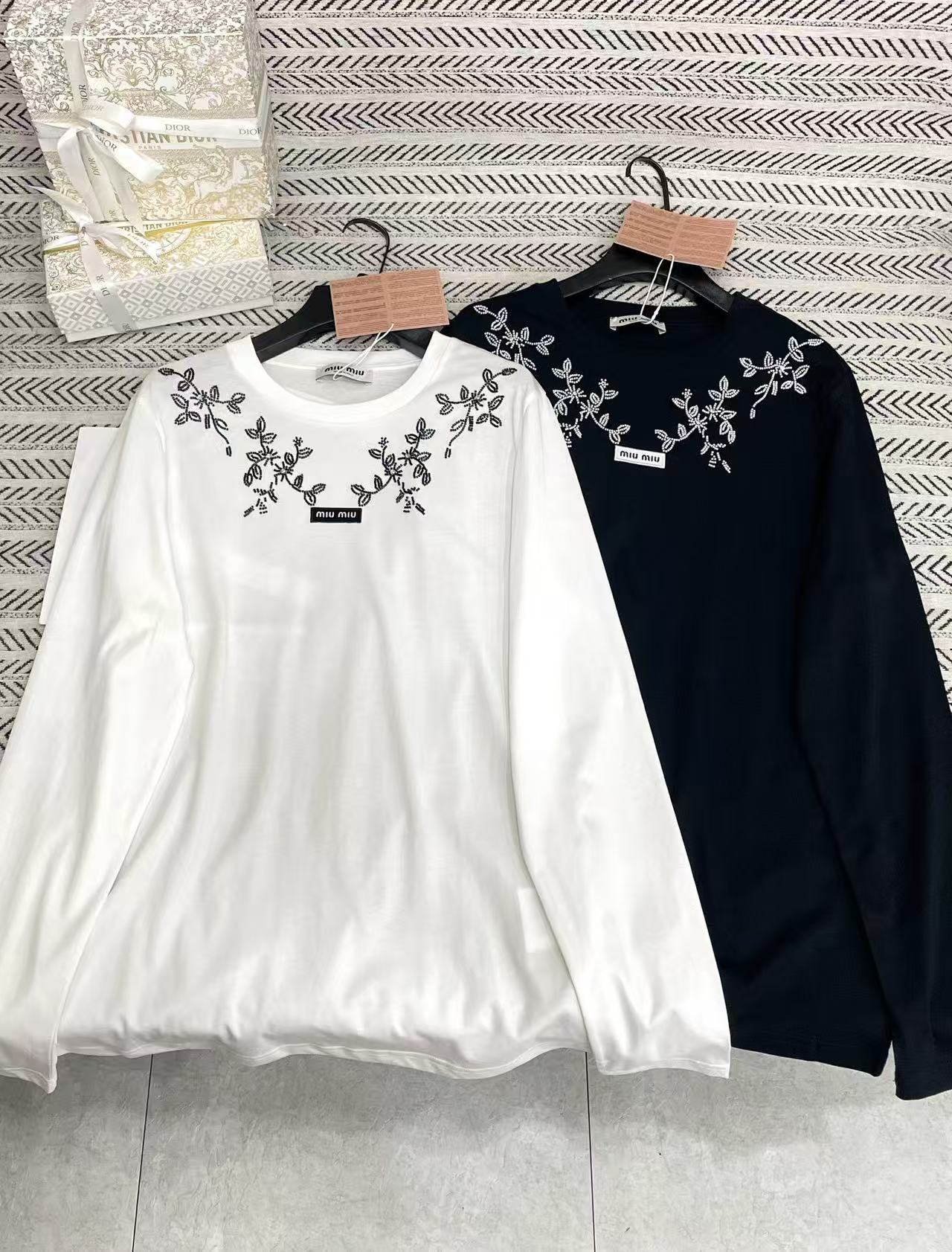 M1UM1U プリント長袖Tシャツ【50％割引+送料無料】