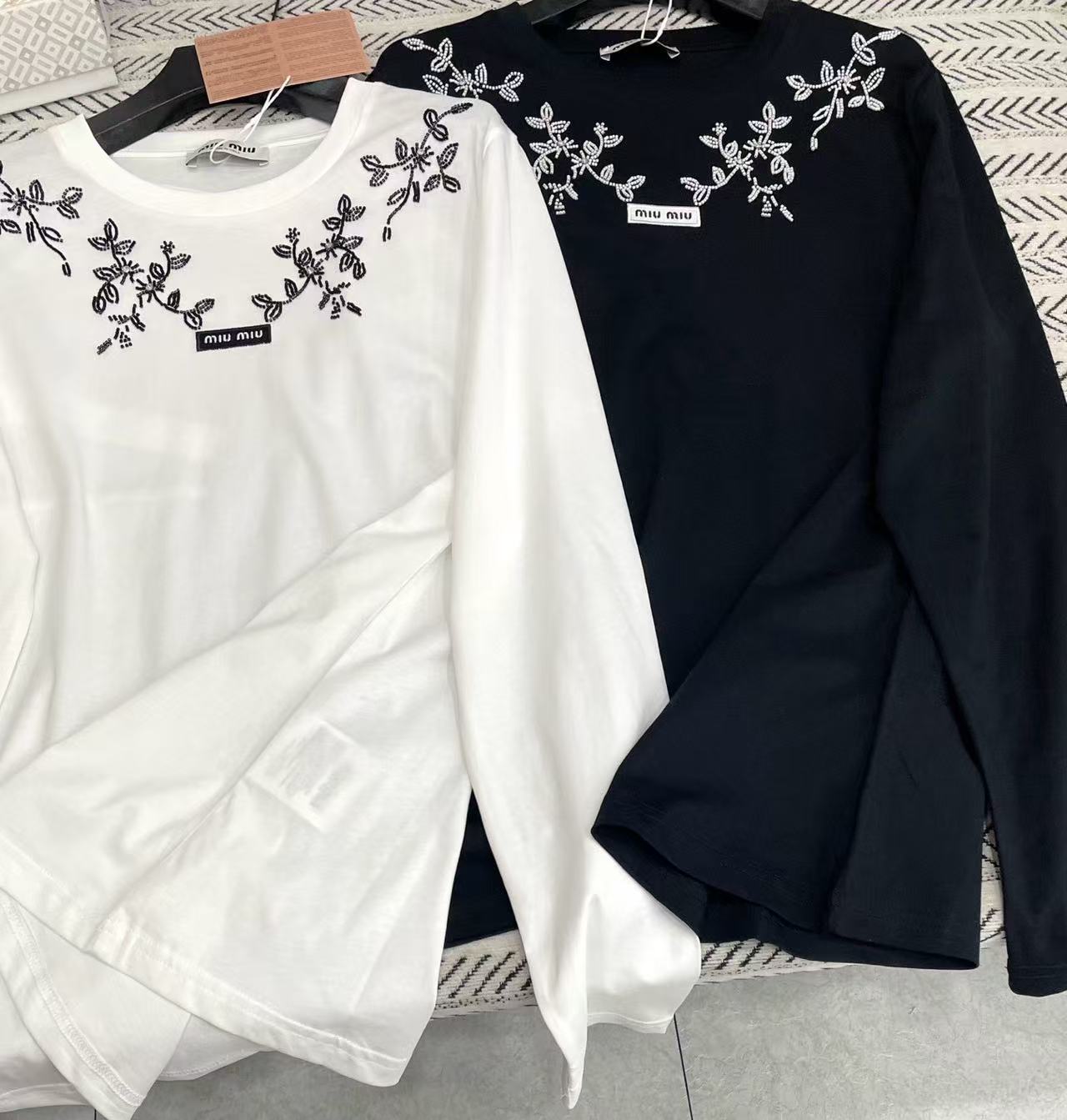 M1UM1U プリント長袖Tシャツ【50％割引+送料無料】
