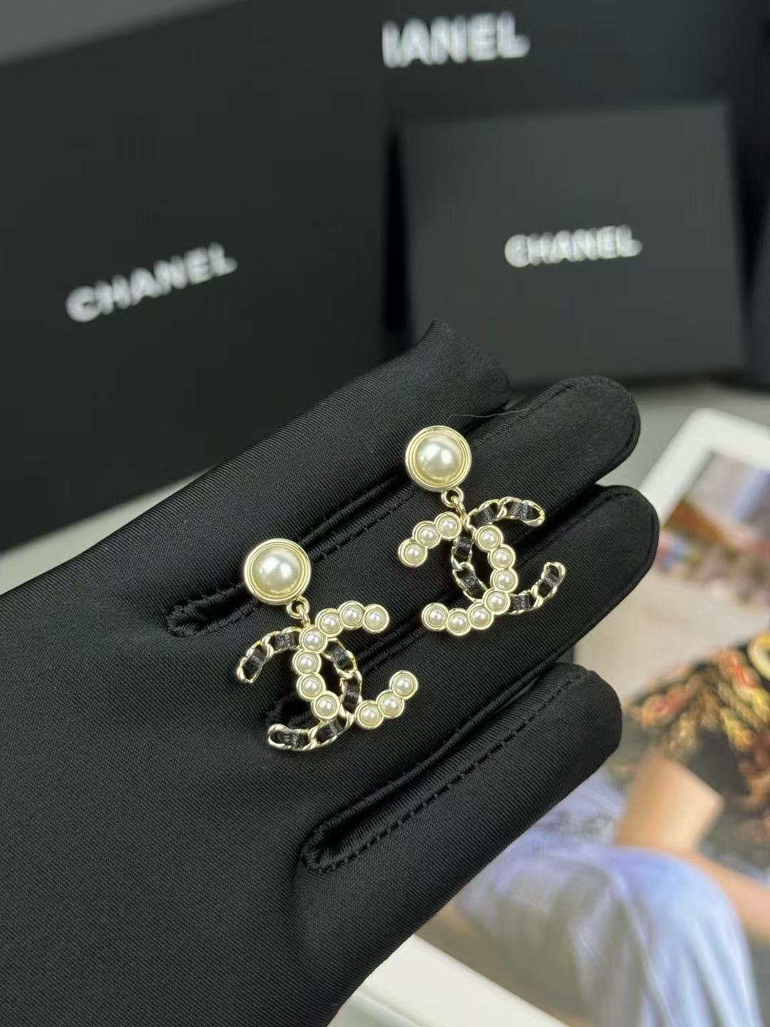CHANE1 ダブルC レザーパールスタッドピアス【50％割引+送料無料】