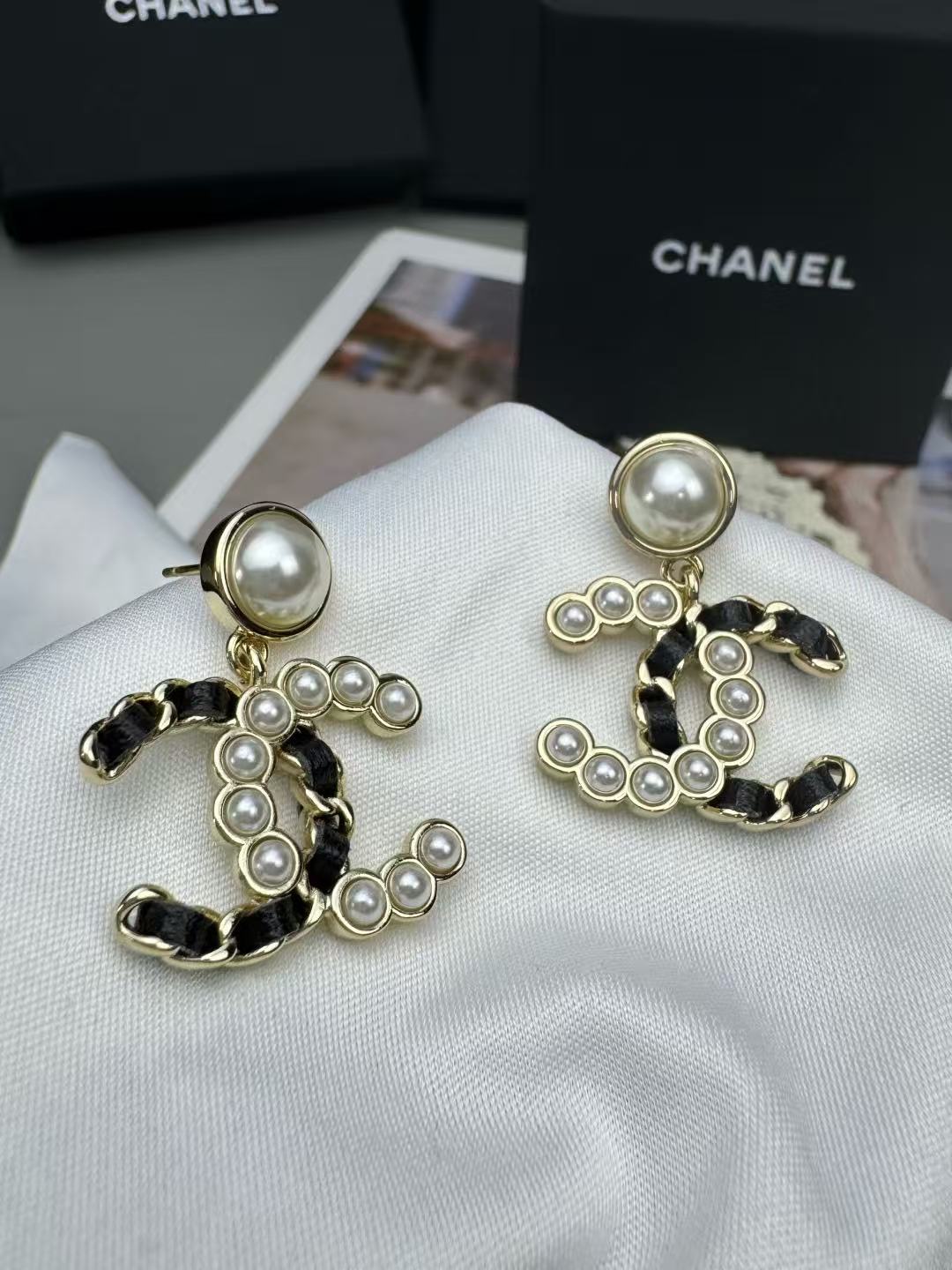 CHANE1 ダブルC レザーパールスタッドピアス【50％割引+送料無料】