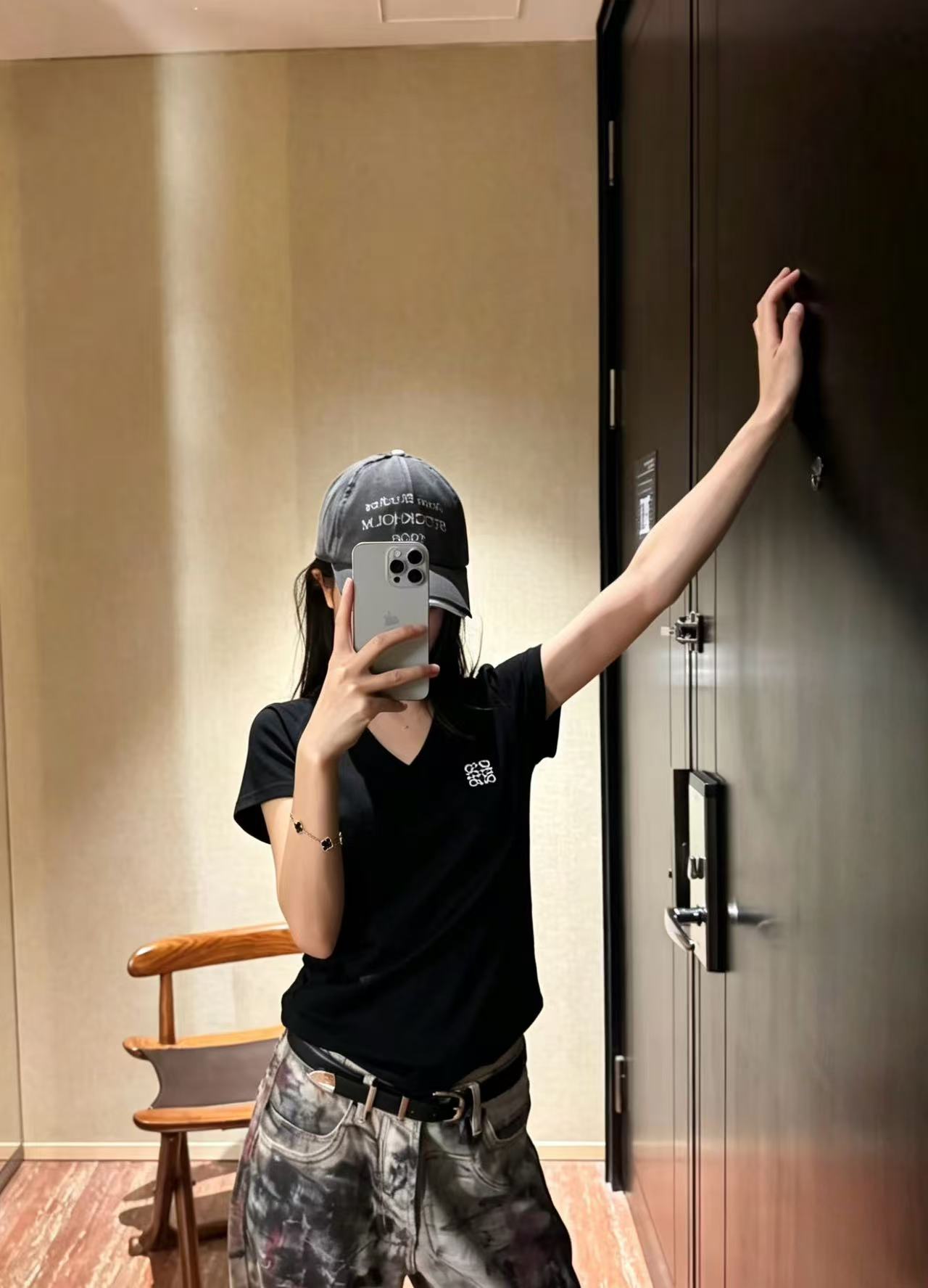 L0WEW シンプルな刺繍ロゴTシャツ【50％割引+送料無料】