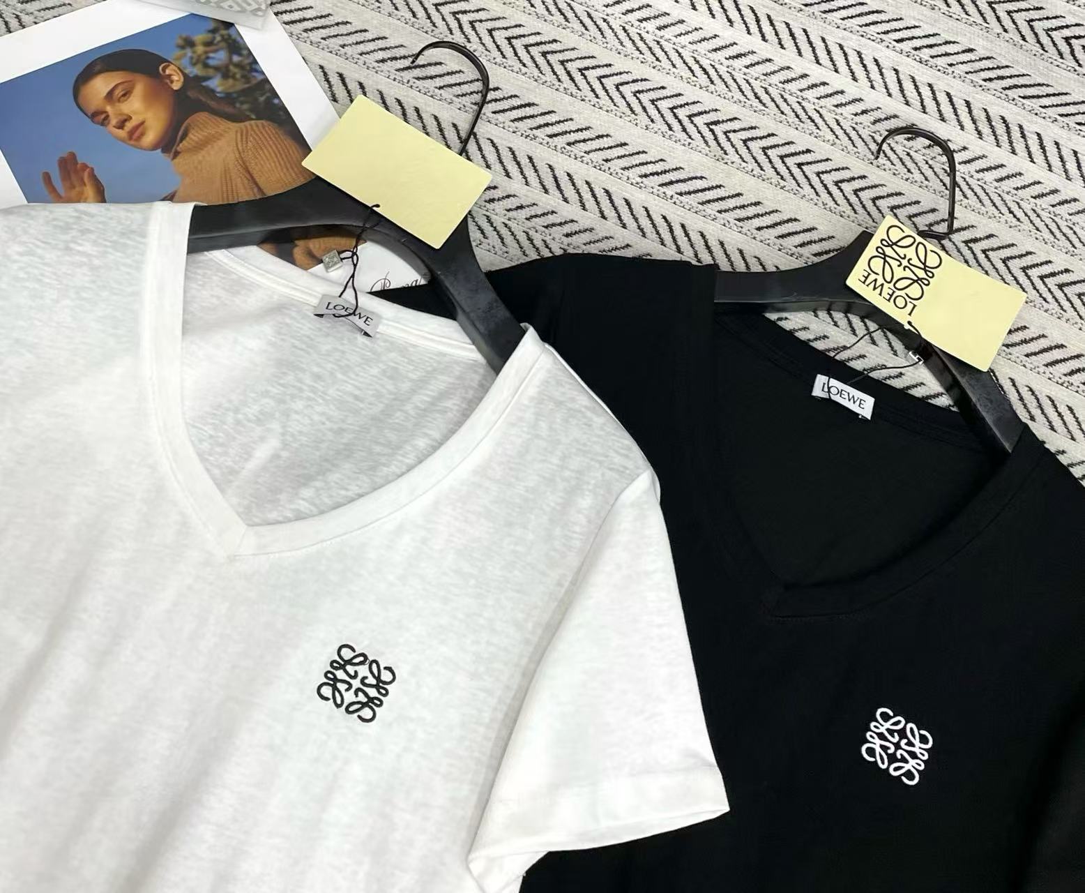 L0WEW シンプルな刺繍ロゴTシャツ【50％割引+送料無料】