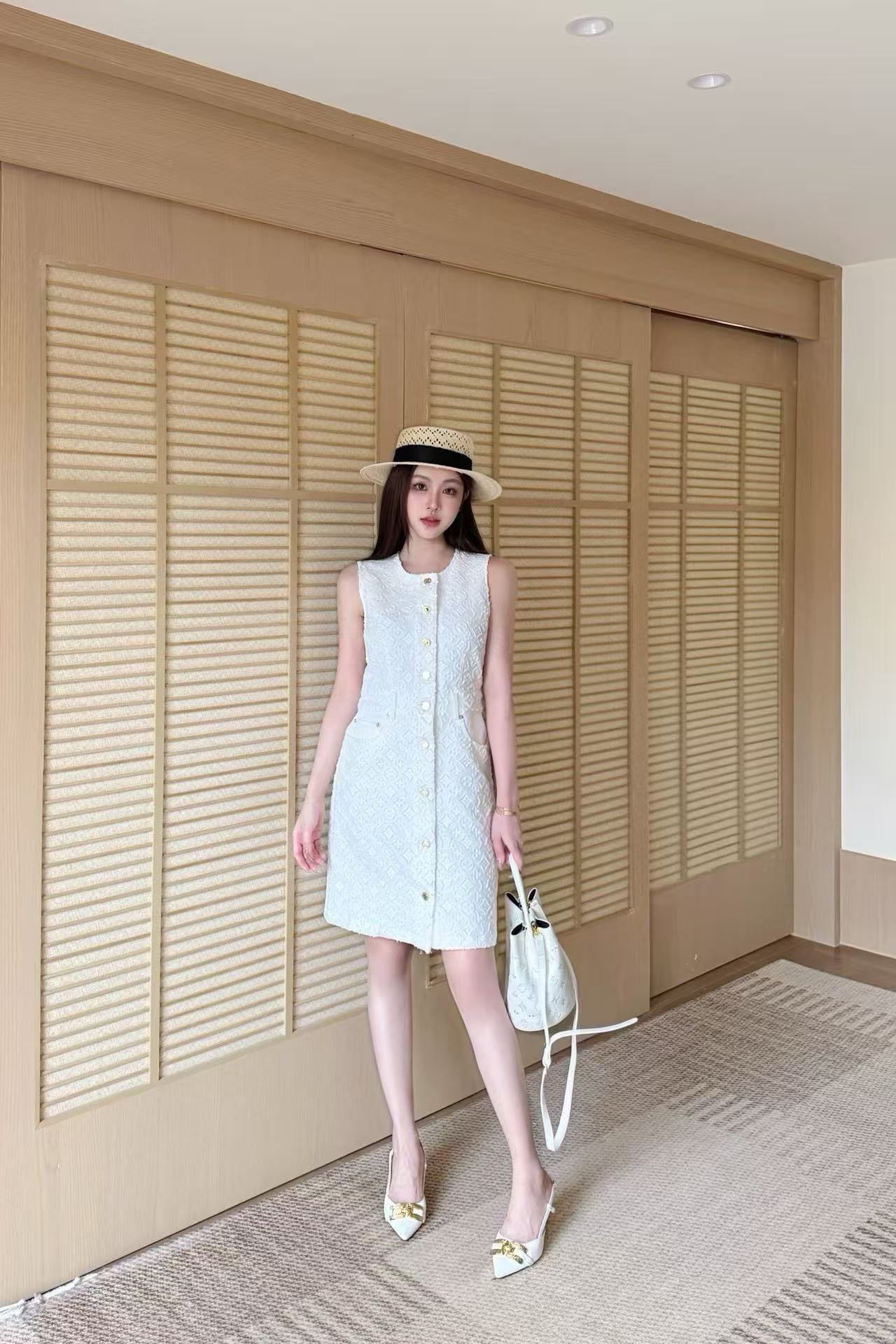 LV メタルボタン付きノースリーブドレス【50％割引+送料無料】