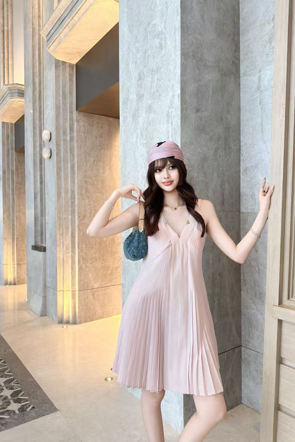 LV ミニマリスト Vネックドレス【50％割引+送料無料】