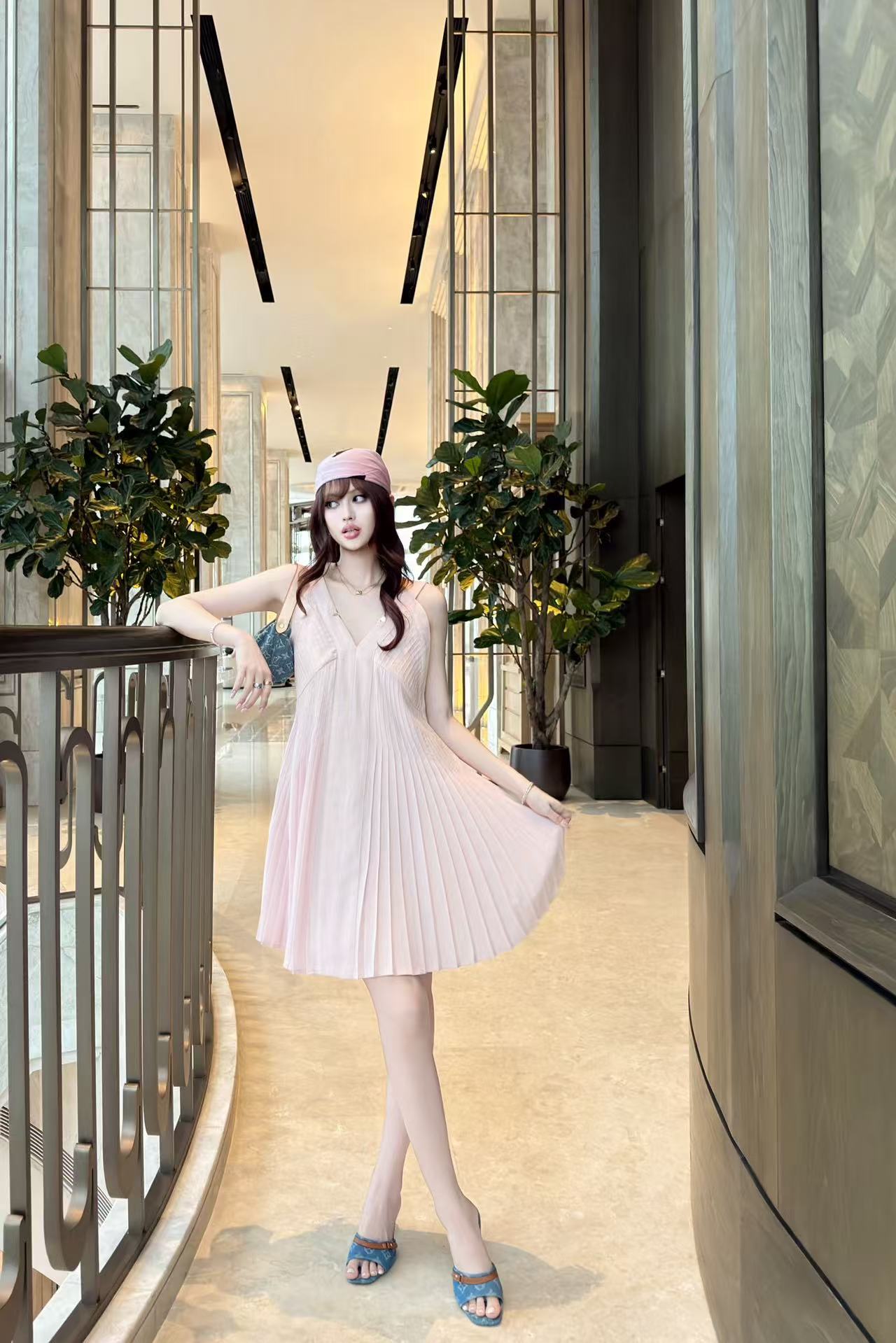 LV ミニマリスト Vネックドレス【50％割引+送料無料】