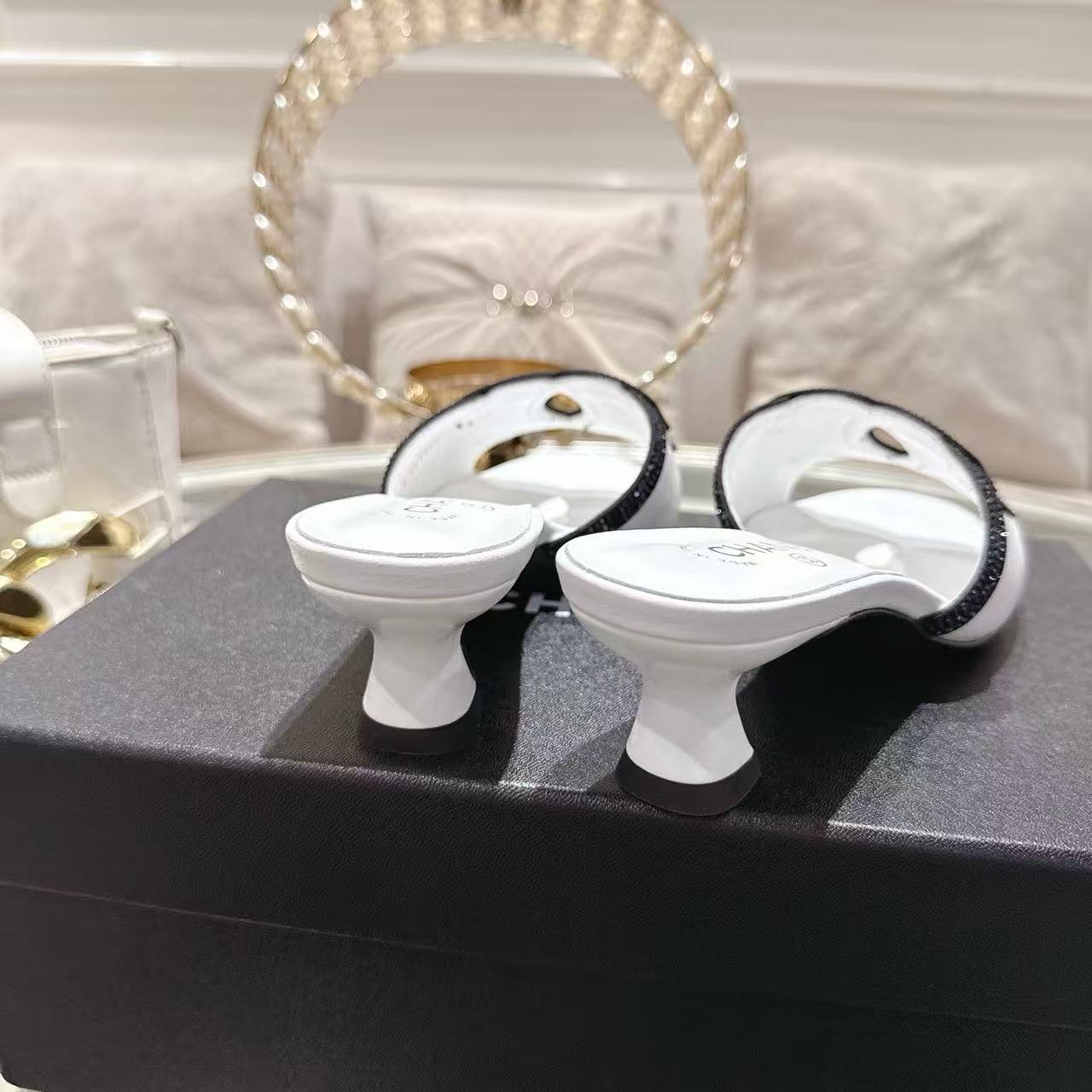 CHANE1 高品質ダブルC中空ローヒールシューズ【50％割引+送料無料】