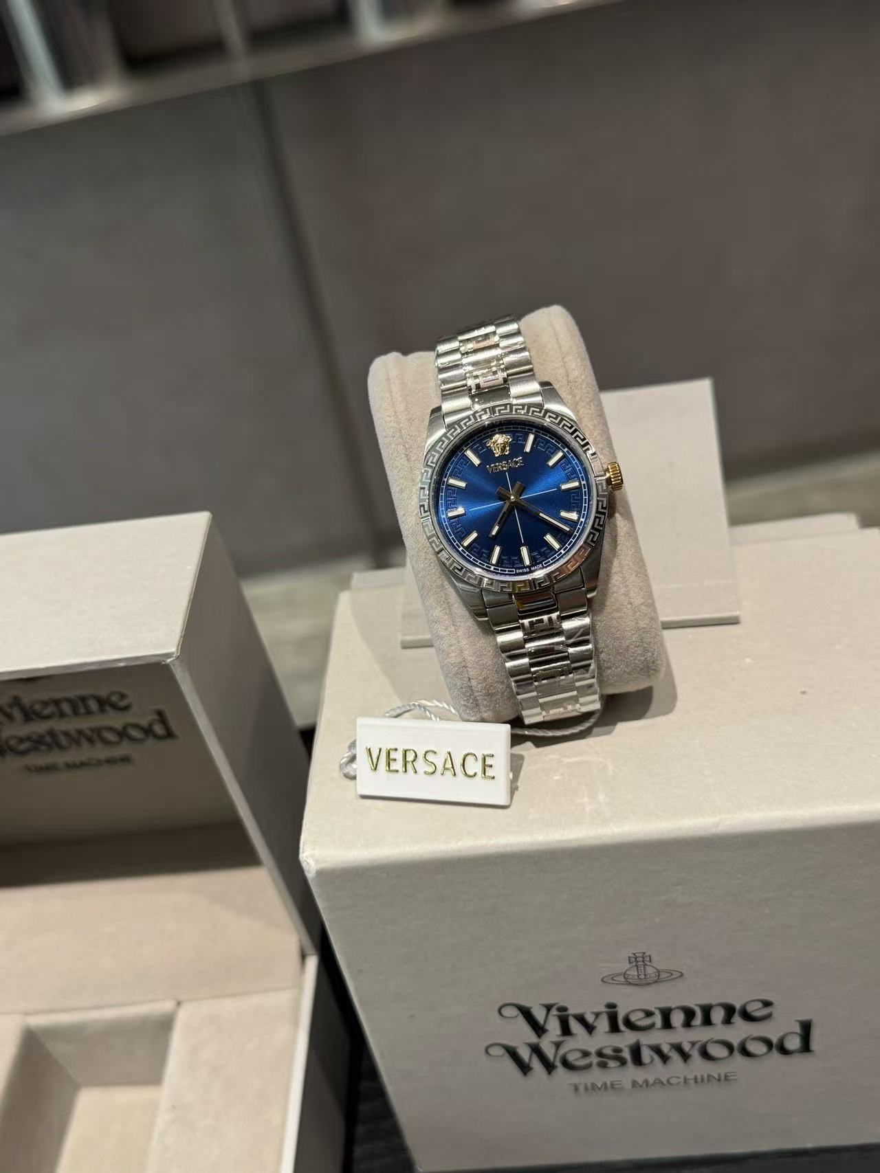 Versace MILLENYIUM LADYスチールバンドの腕時計【50％割引+送料無料】