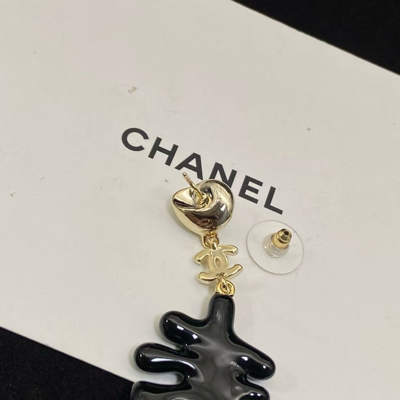 CHANE1 コーラルコンク ダブルCスタッドピアス【50％割引+送料無料】