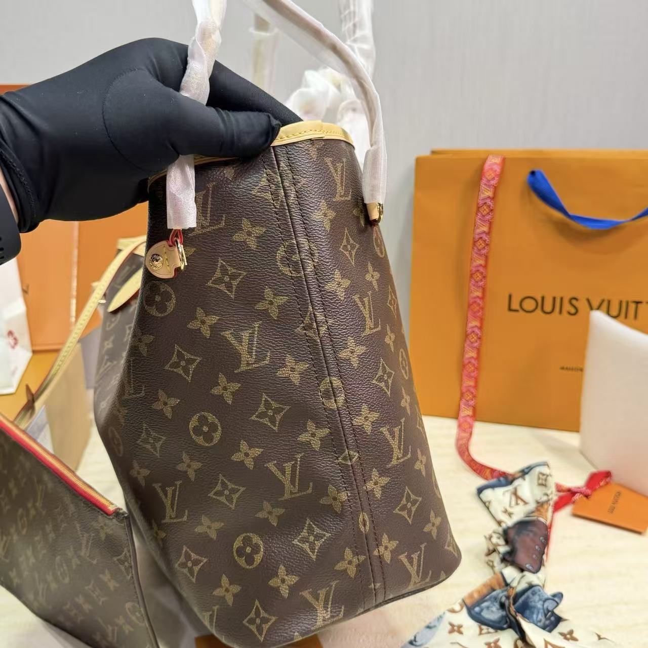 LV Neverfullショッピングバッグ【50％割引+送料無料】