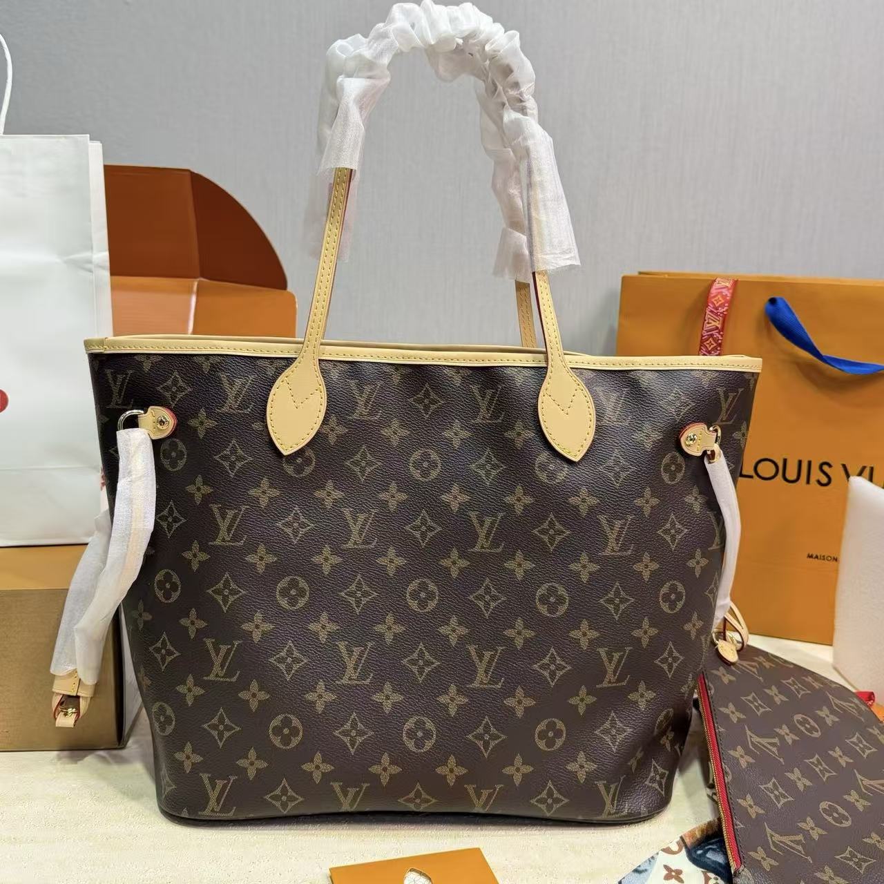 LV Neverfullショッピングバッグ【50％割引+送料無料】