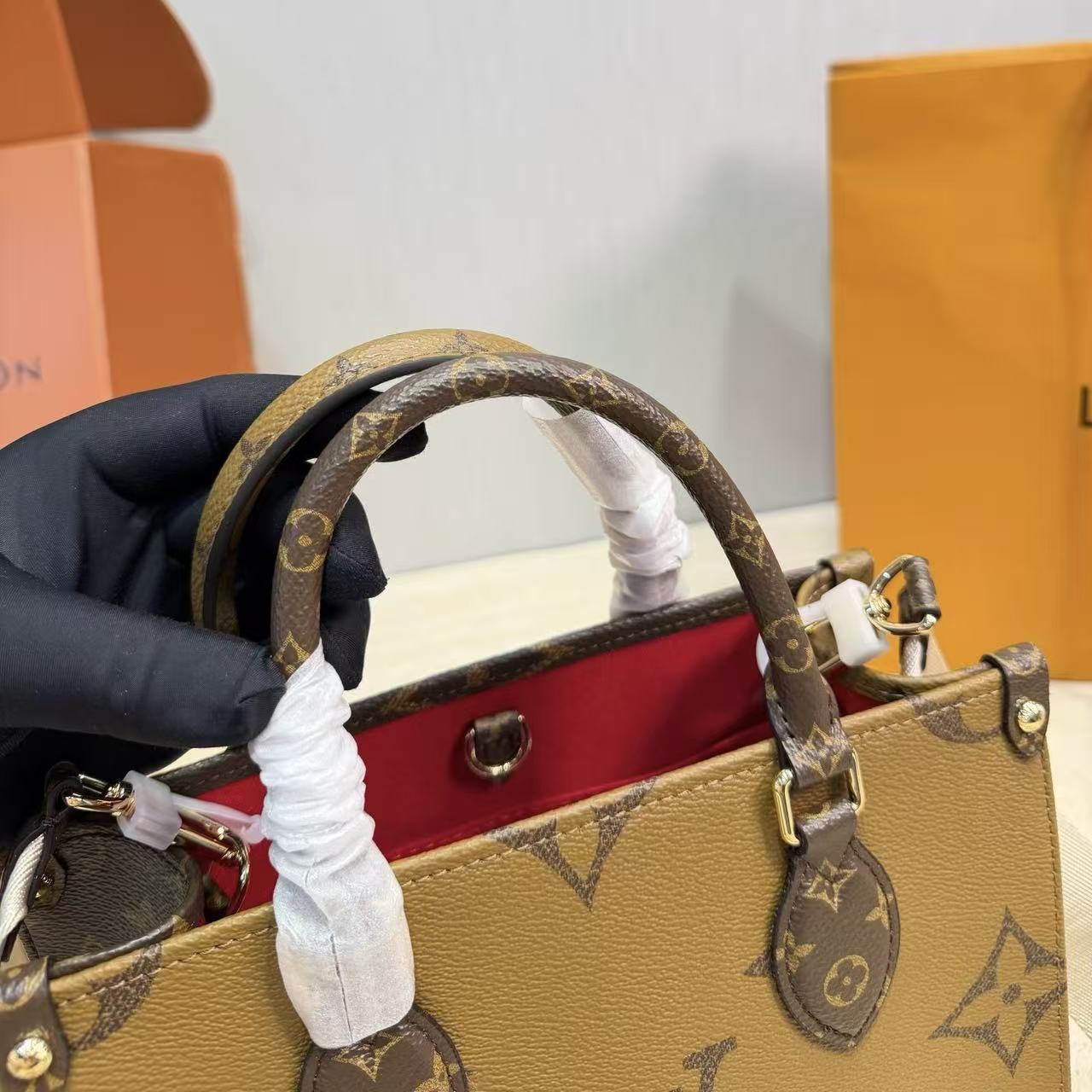 LV OnthegoAB ハンドバッグ【50％割引+送料無料】