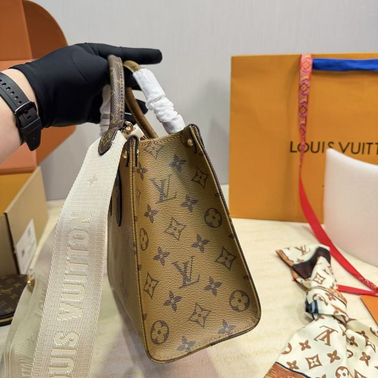 LV OnthegoAB ハンドバッグ【50％割引+送料無料】