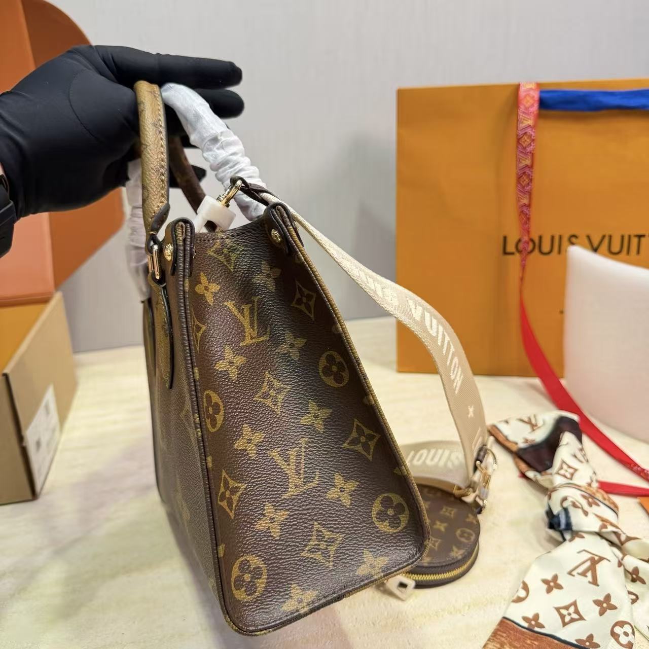 LV OnthegoAB ハンドバッグ【50％割引+送料無料】