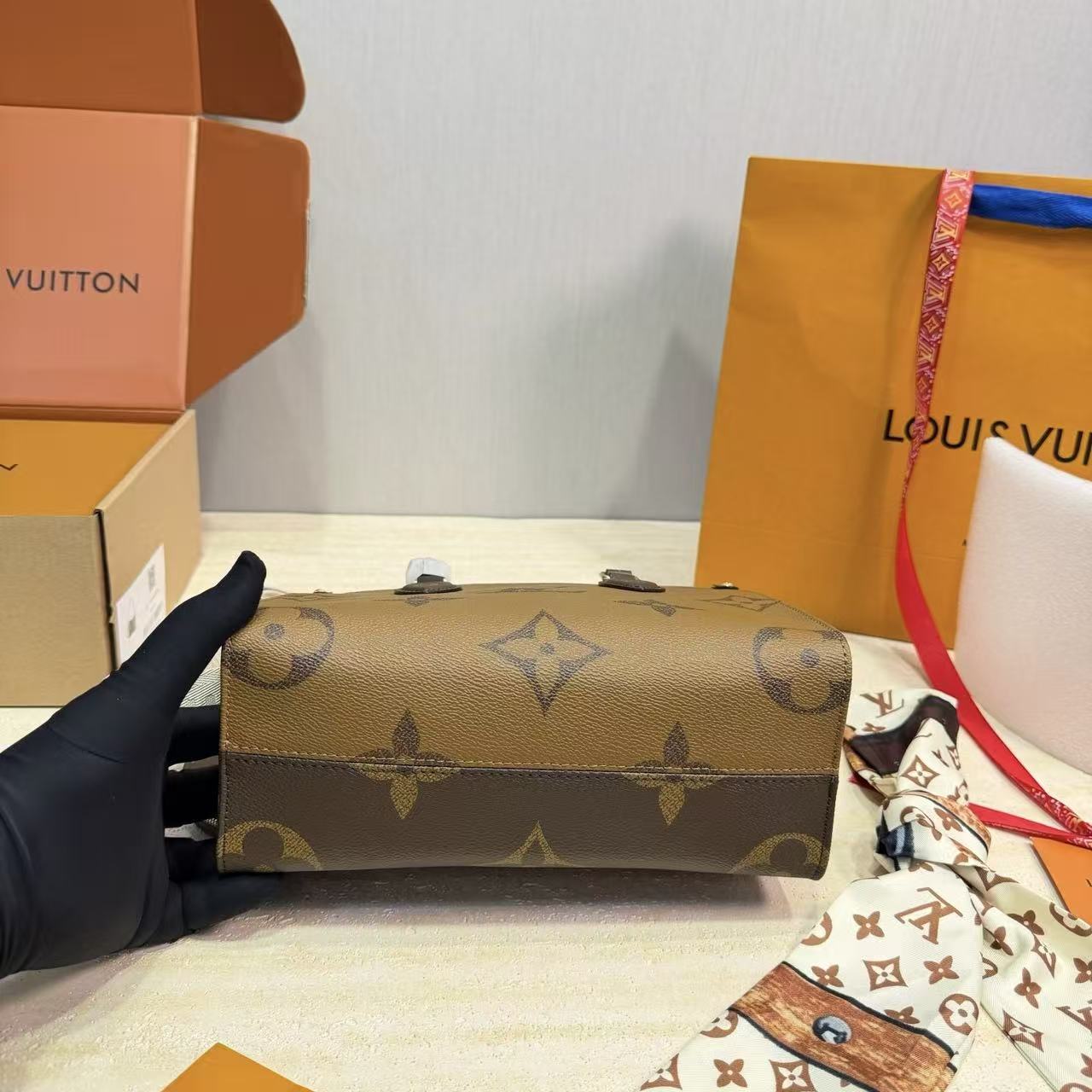 LV OnthegoAB ハンドバッグ【50％割引+送料無料】