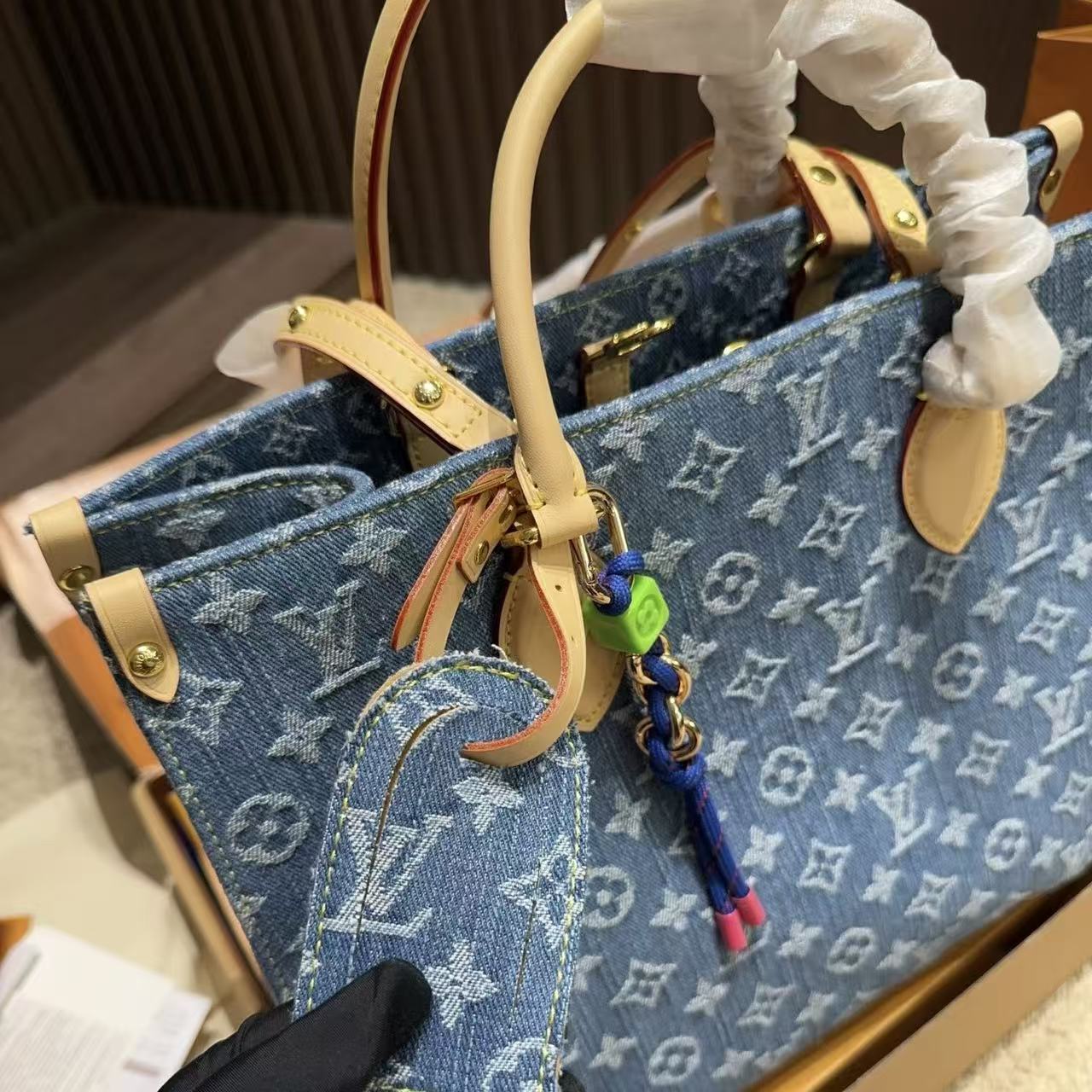 LV Onthegoデニムのハンドバッグ【50％割引+送料無料】