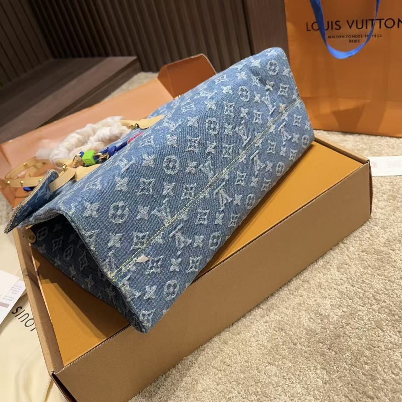 LV Onthegoデニムのハンドバッグ【50％割引+送料無料】