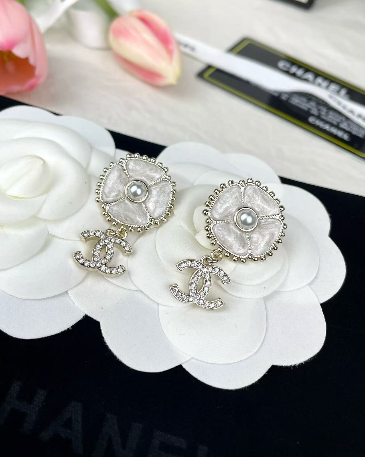 CHANE1 ダブルC エナメルパールスタッドピアス【50％割引+送料無料】