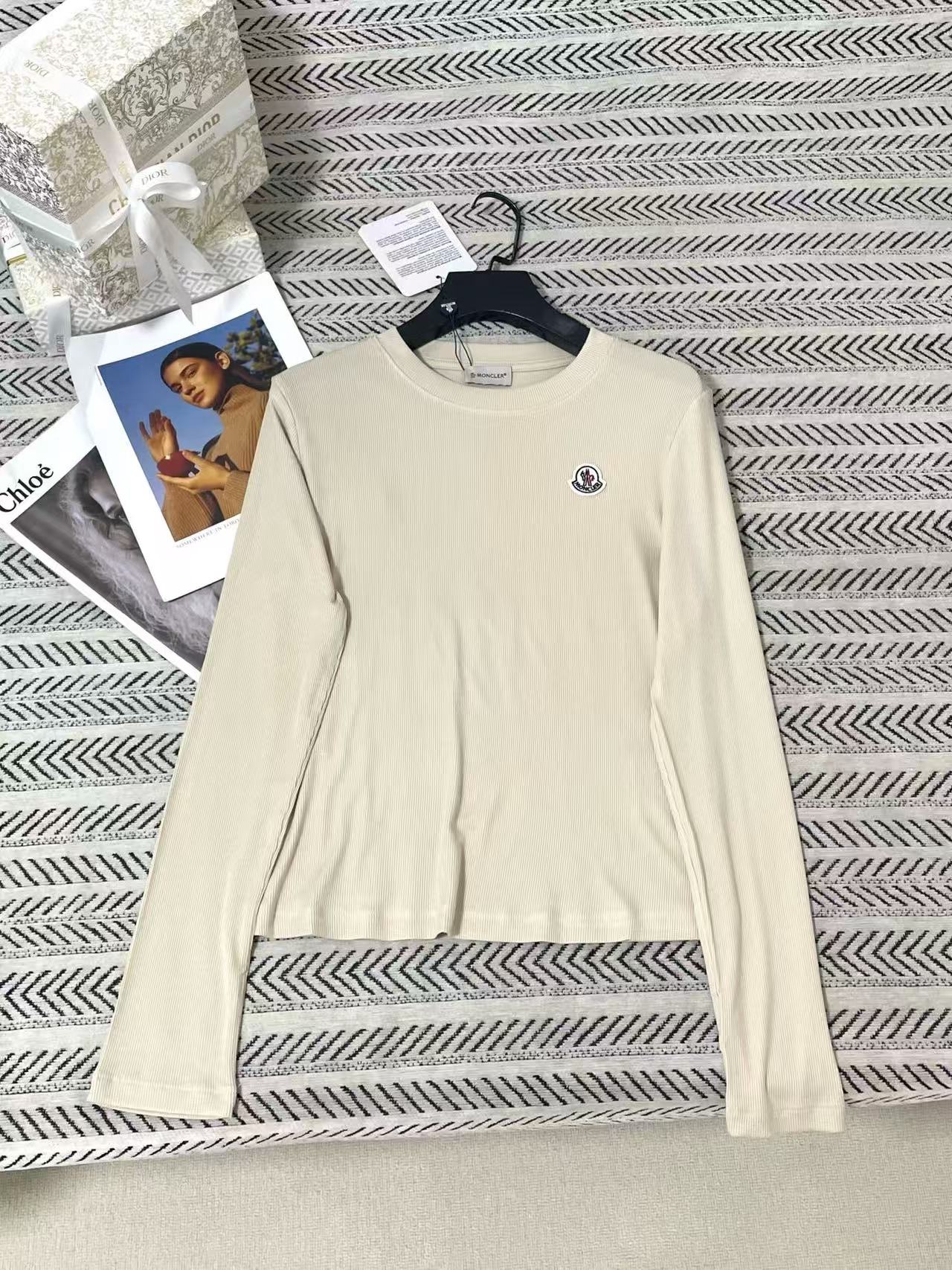 M0NECLER シンプルロゴ長袖Tシャツ【50％割引+送料無料】