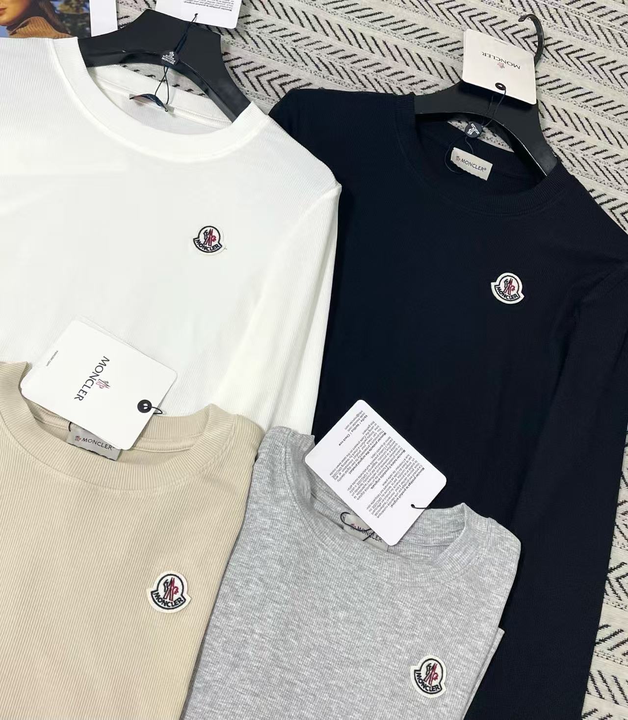 M0NECLER シンプルロゴ長袖Tシャツ【50％割引+送料無料】