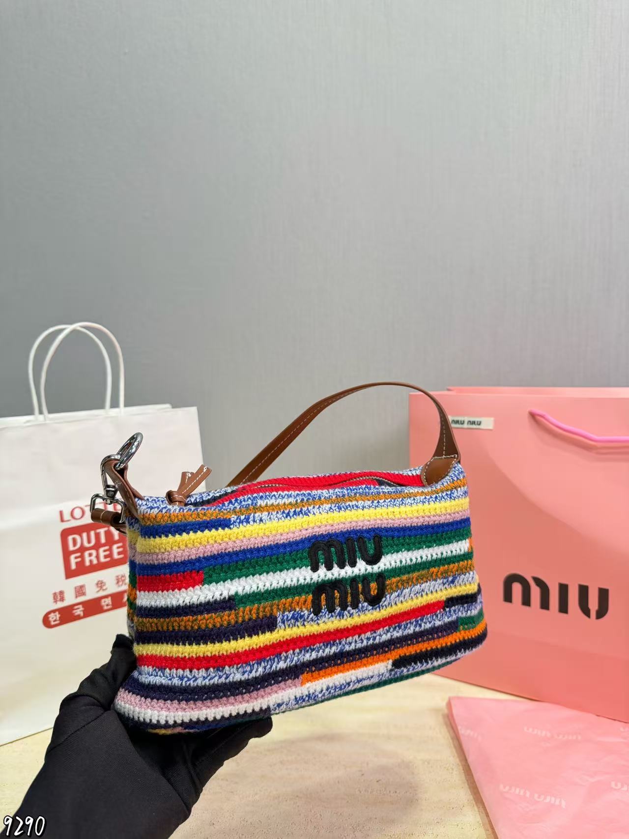 M1UM1U カラフルなストローハンドバッグ【50％割引+送料無料】