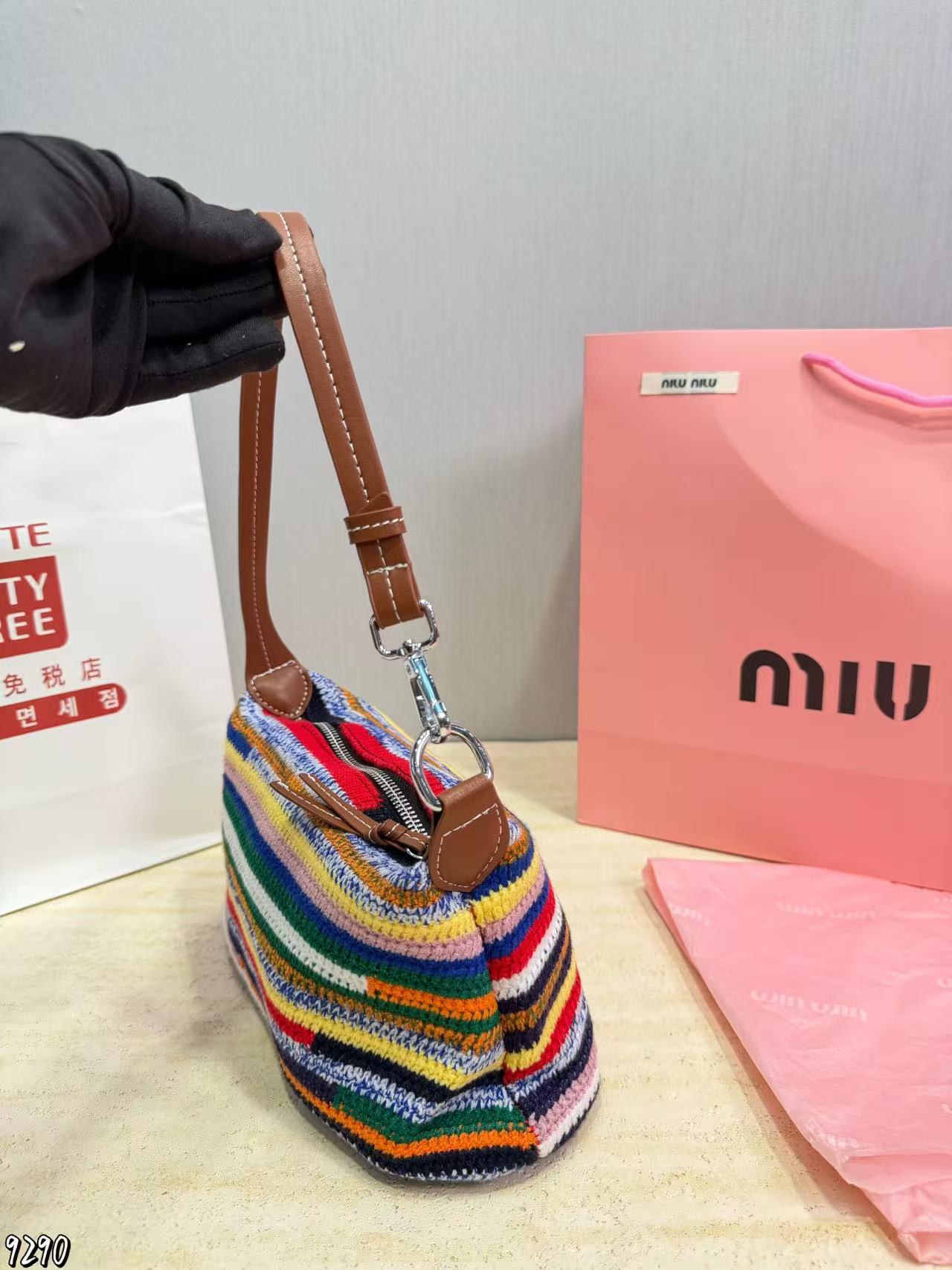 M1UM1U カラフルなストローハンドバッグ【50％割引+送料無料】
