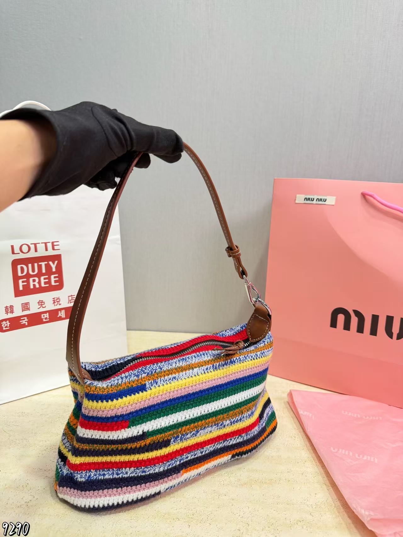 M1UM1U カラフルなストローハンドバッグ【50％割引+送料無料】