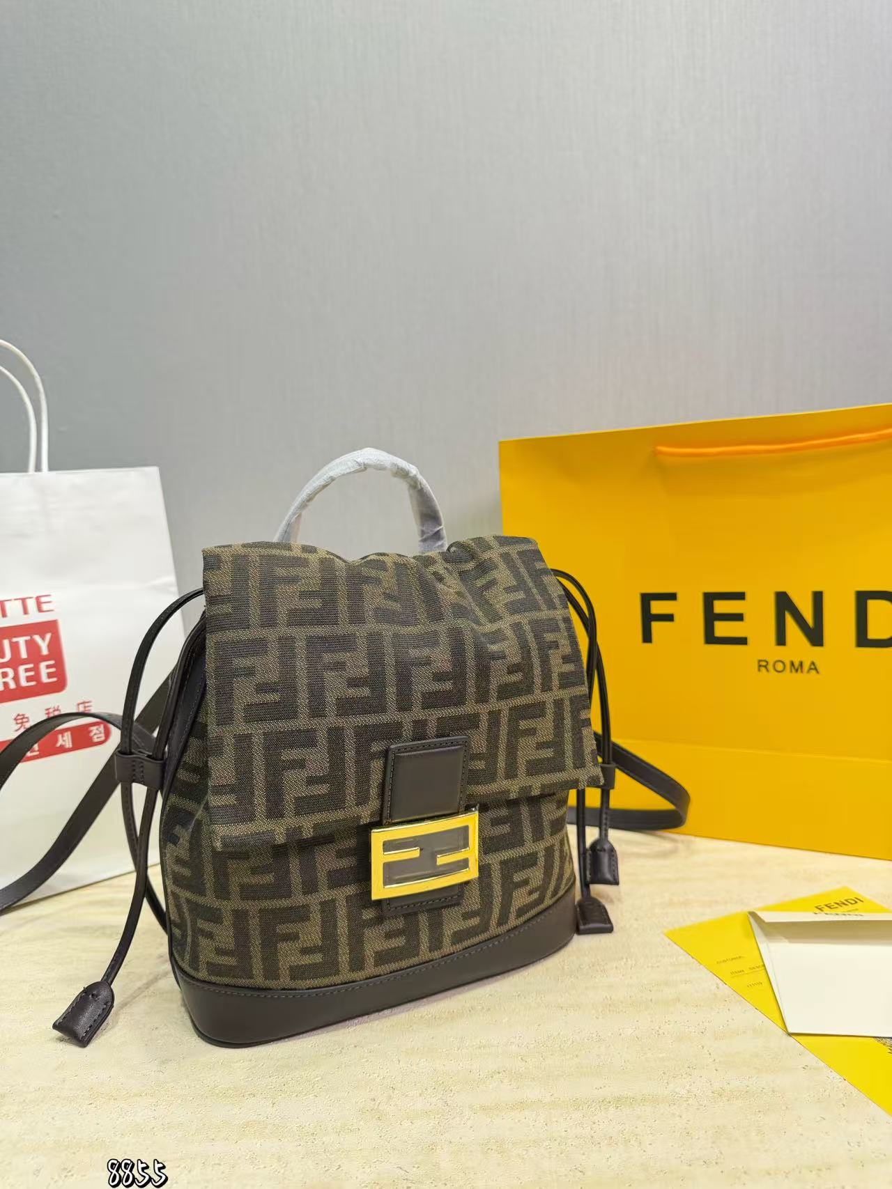 FEND1FF バックパック【50％割引+送料無料】