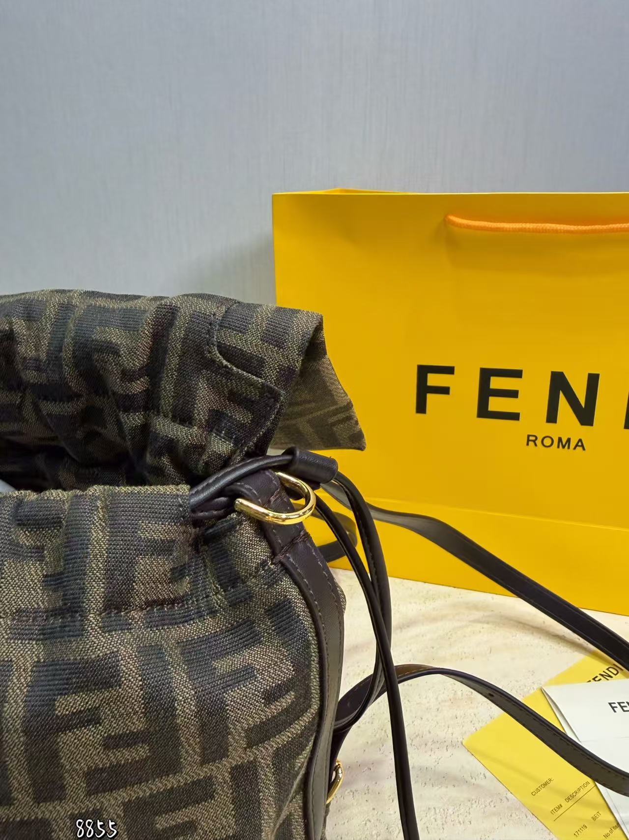FEND1FF バックパック【50％割引+送料無料】