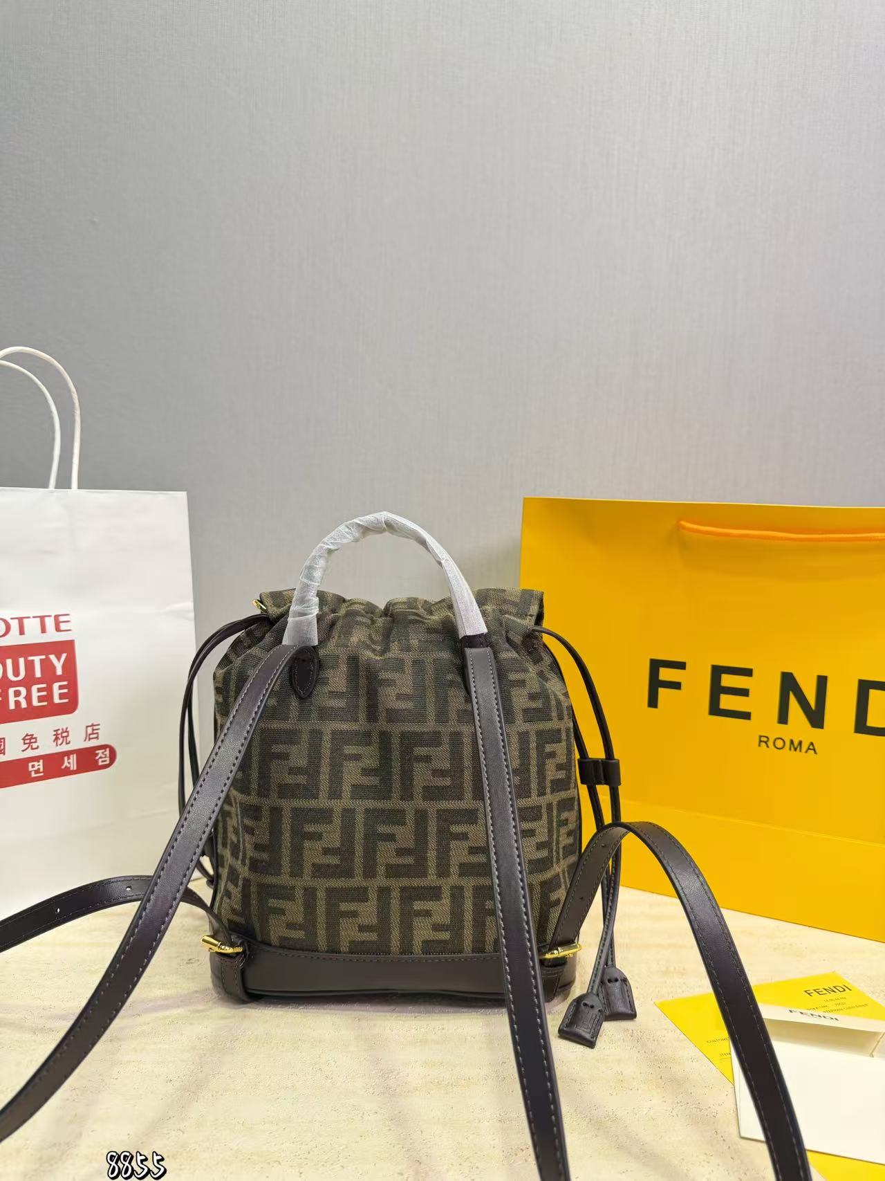 FEND1FF バックパック【50％割引+送料無料】