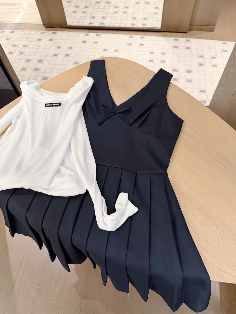 M1UM1U シンプルなTシャツ＋ワンピースのツーピースセット【50％割引+送料無料】
