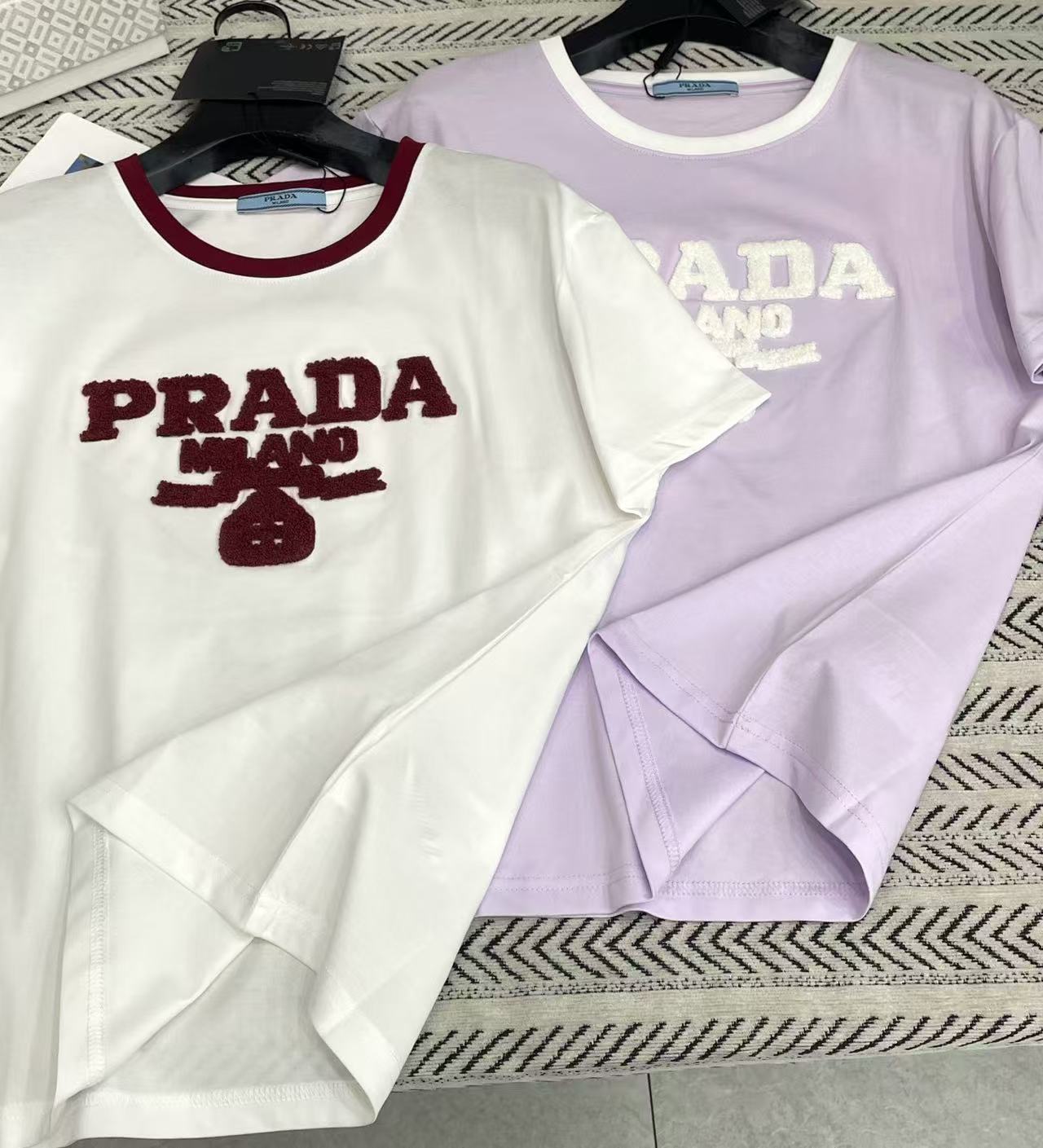 PR4DA 刺繍入りレターTシャツ【50％割引+送料無料】
