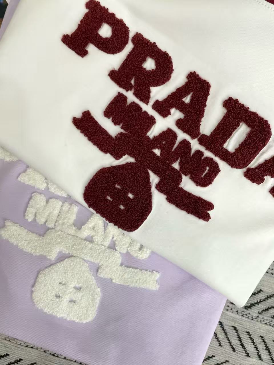 PR4DA 刺繍入りレターTシャツ【50％割引+送料無料】