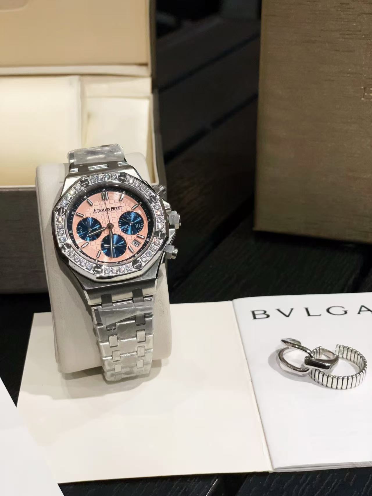 Audemarsp1gueダイヤモンドがあしらわれたスチール製ストラップのレディース腕時計【50％割引+送料無料】