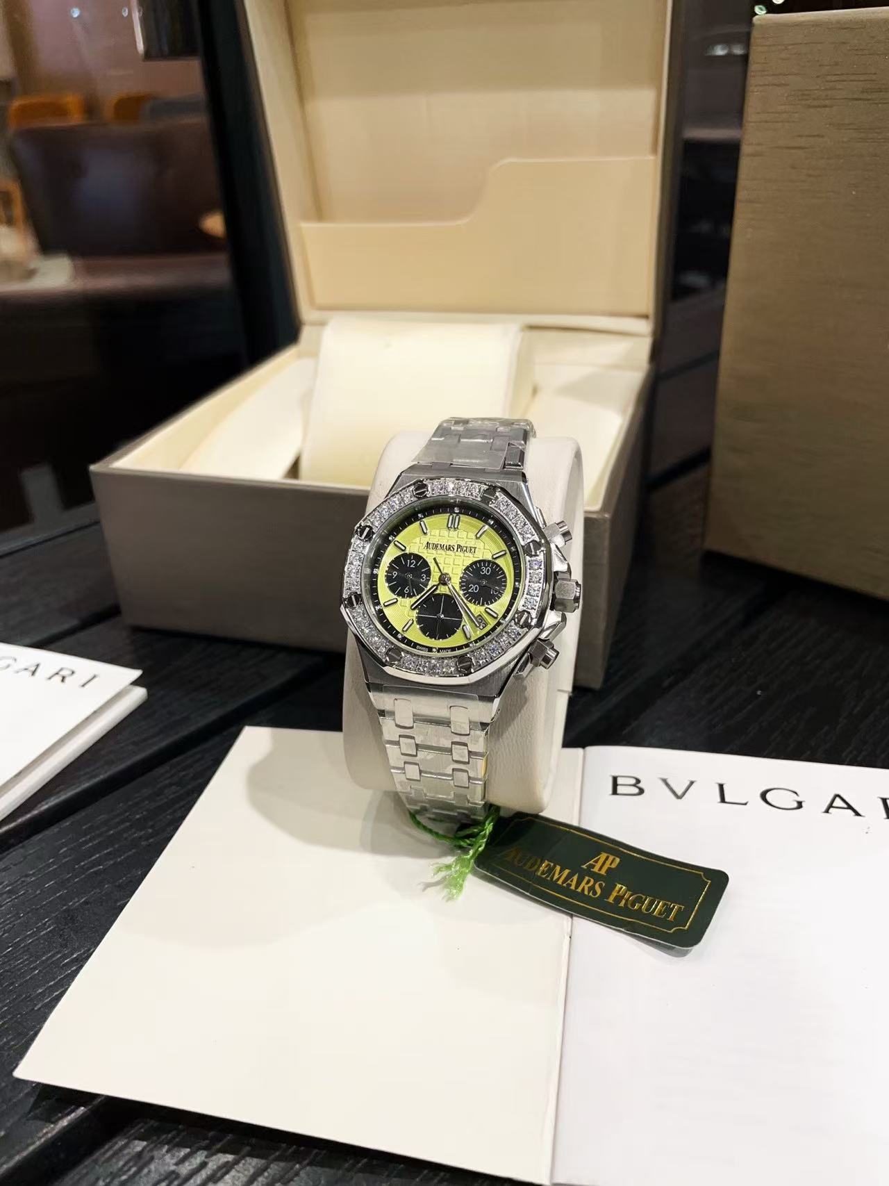 Audemarsp1gueダイヤモンドがあしらわれたスチール製ストラップのレディース腕時計【50％割引+送料無料】