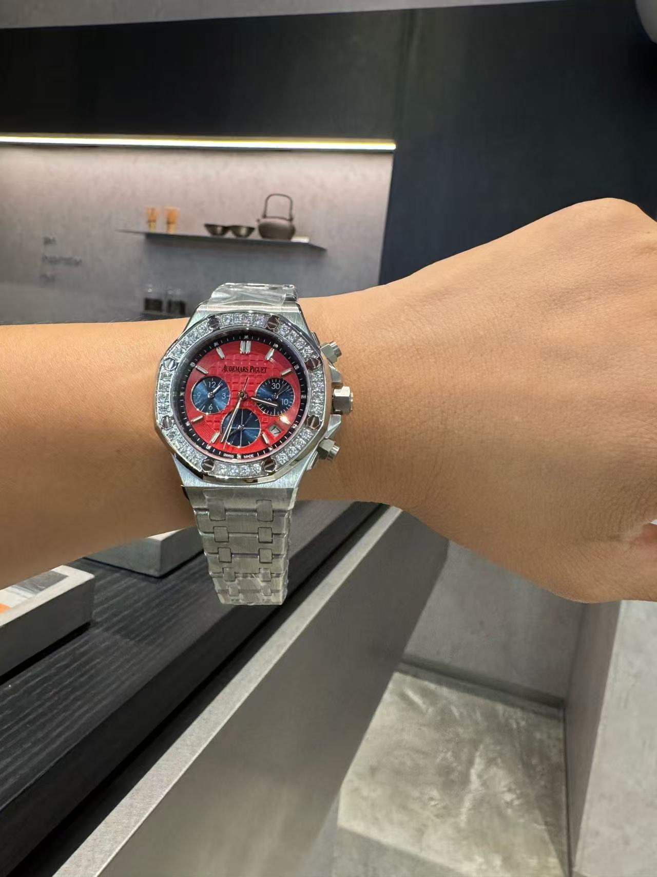 Audemarsp1gueダイヤモンドがあしらわれたスチール製ストラップのレディース腕時計【50％割引+送料無料】