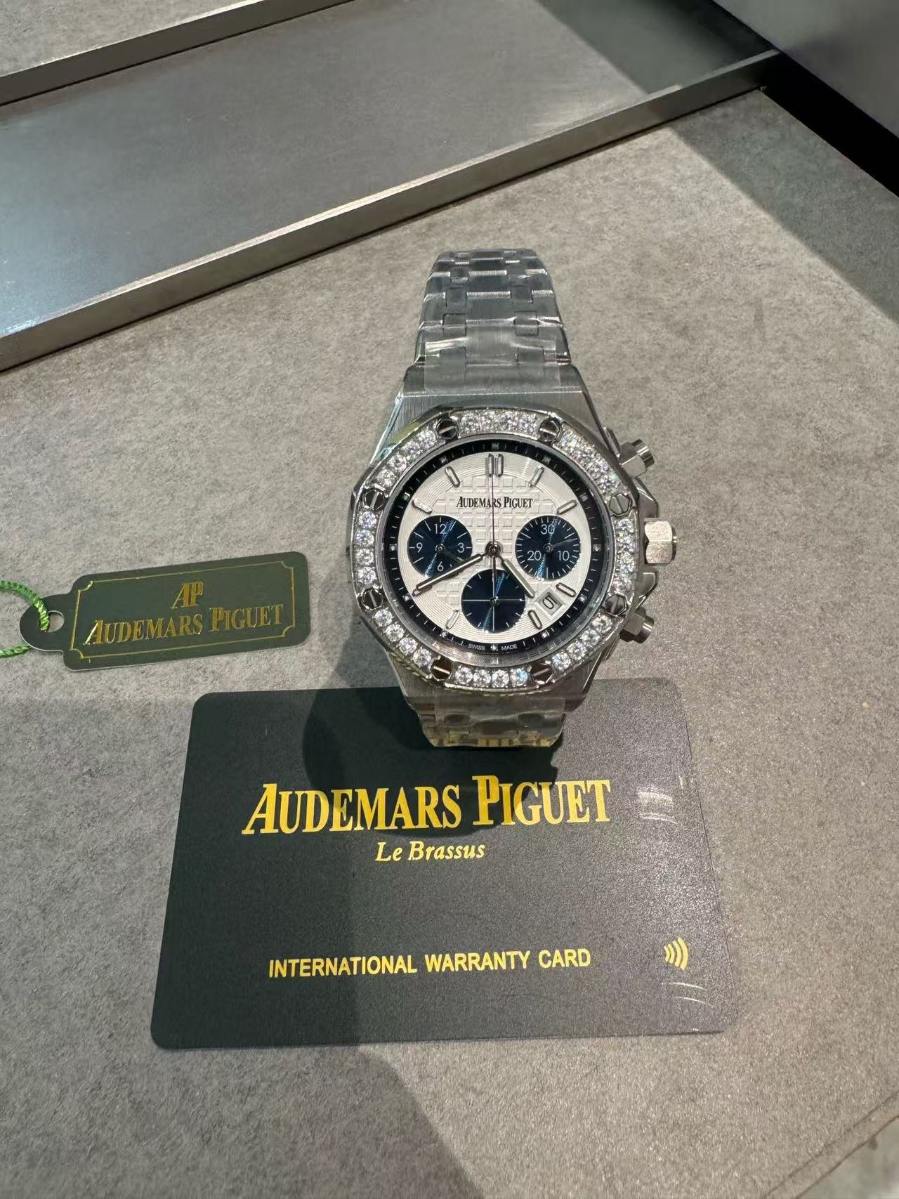 Audemarsp1gueダイヤモンドがあしらわれたスチール製ストラップのレディース腕時計【50％割引+送料無料】
