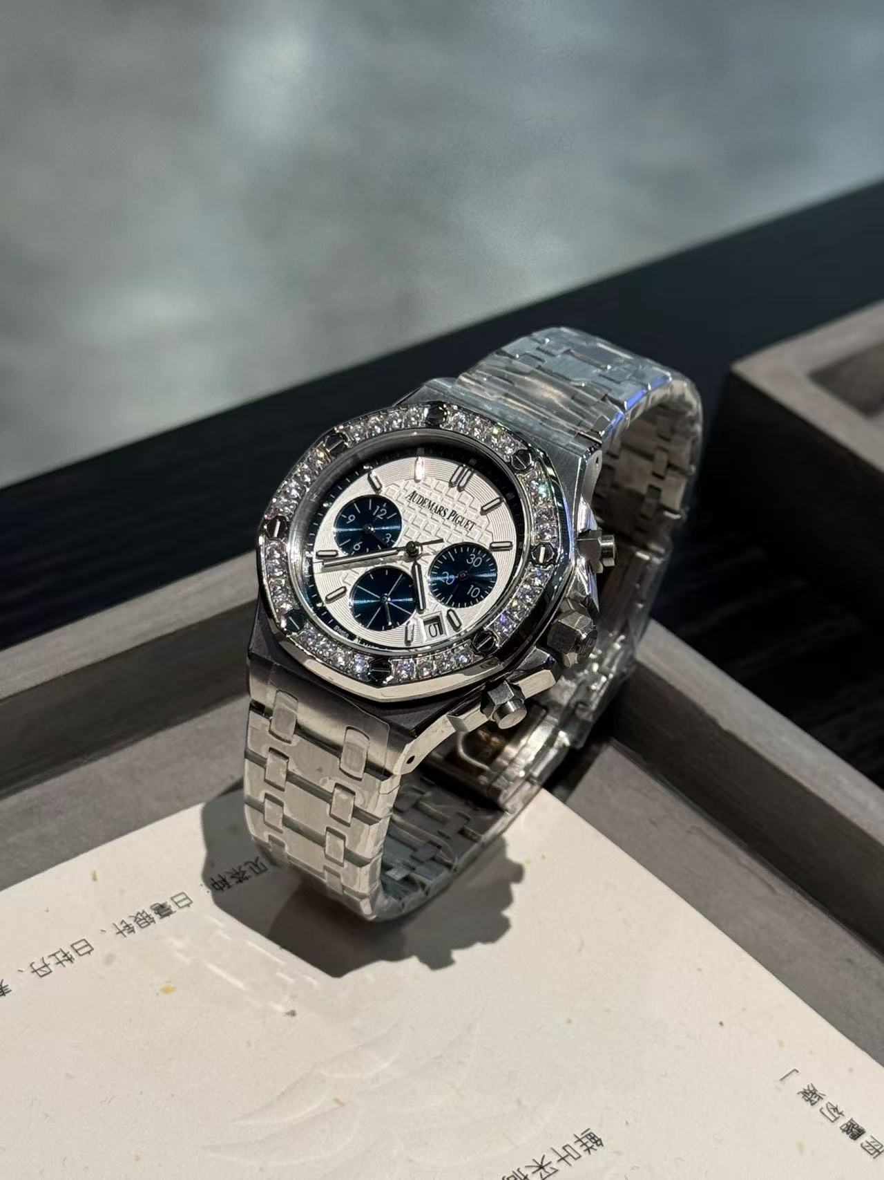 Audemarsp1gueダイヤモンドがあしらわれたスチール製ストラップのレディース腕時計【50％割引+送料無料】