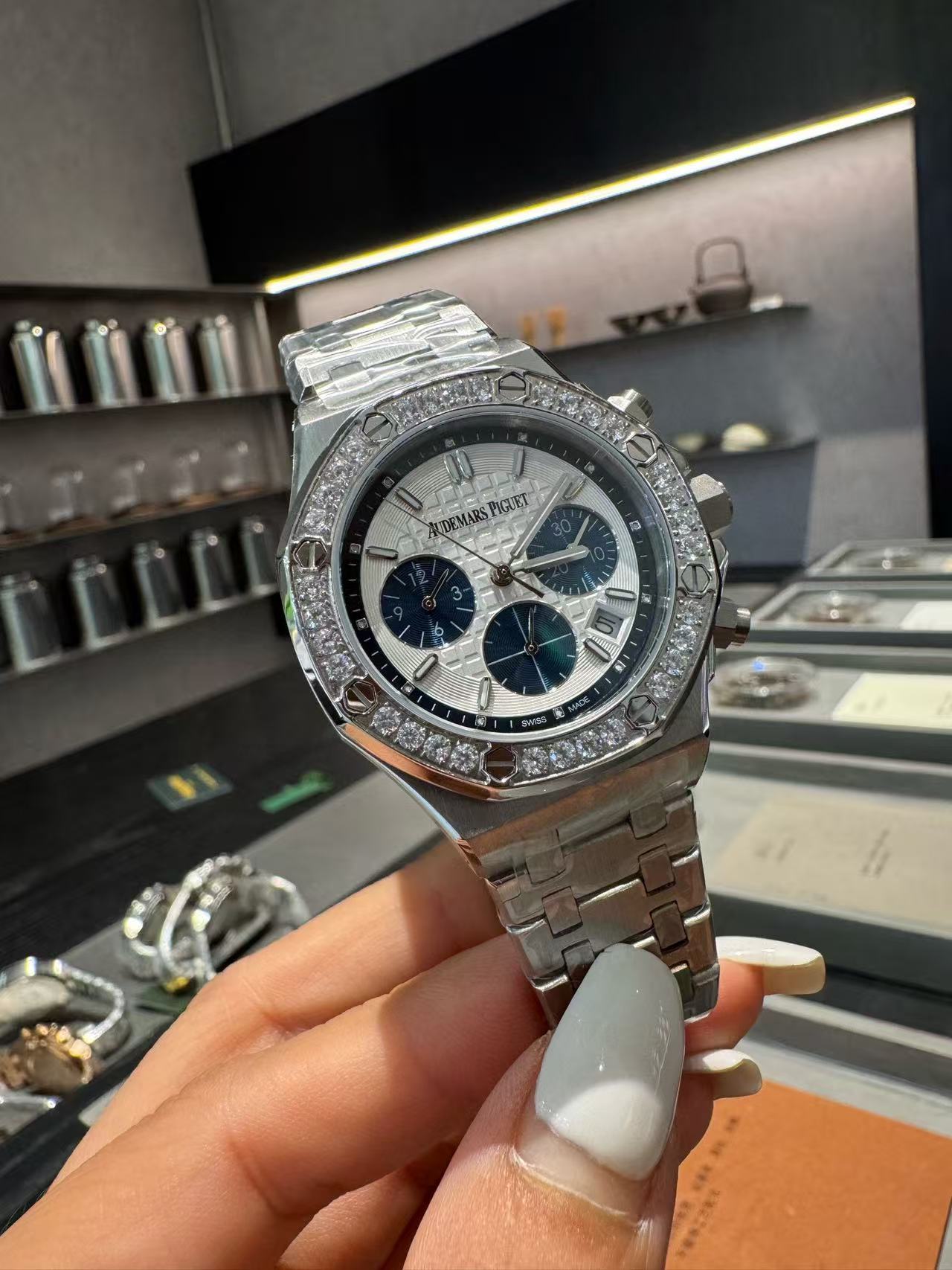 Audemarsp1gueダイヤモンドがあしらわれたスチール製ストラップのレディース腕時計【50％割引+送料無料】