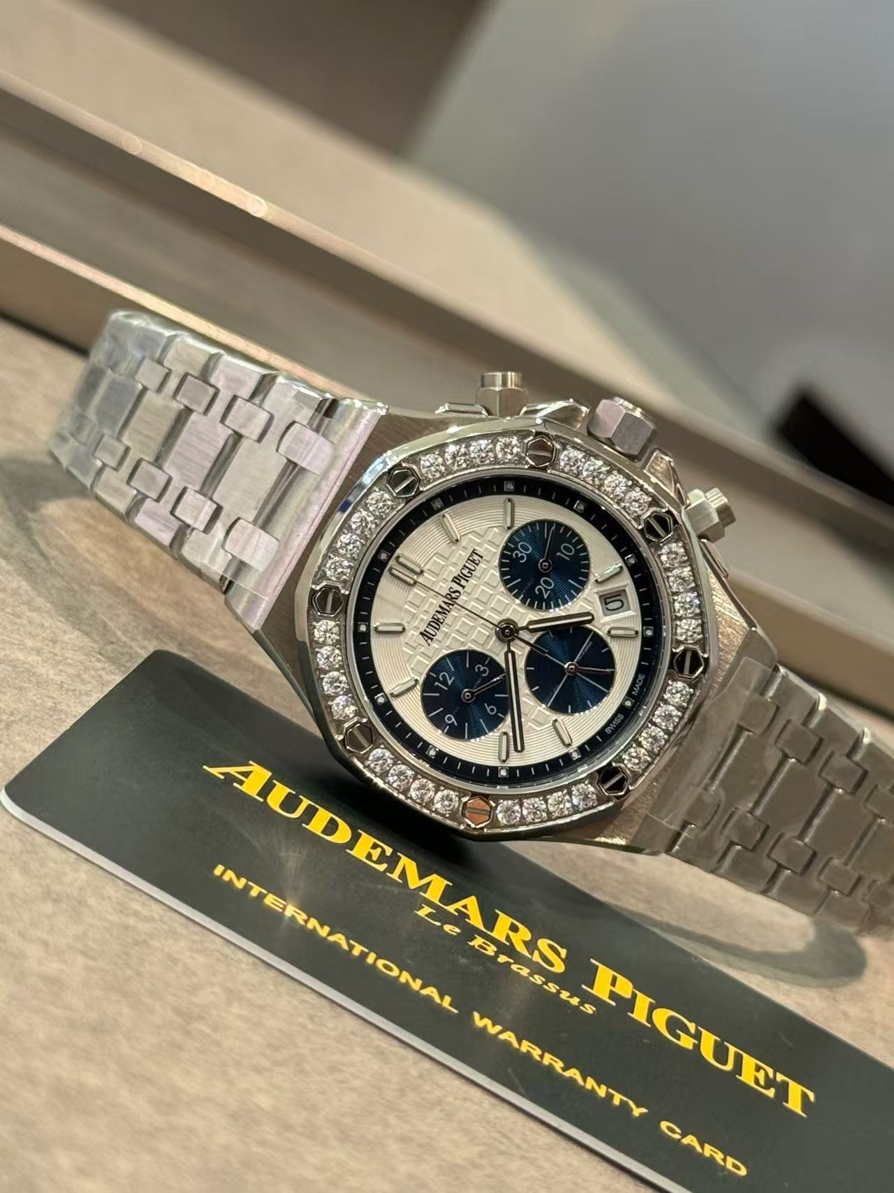Audemarsp1gueダイヤモンドがあしらわれたスチール製ストラップのレディース腕時計【50％割引+送料無料】