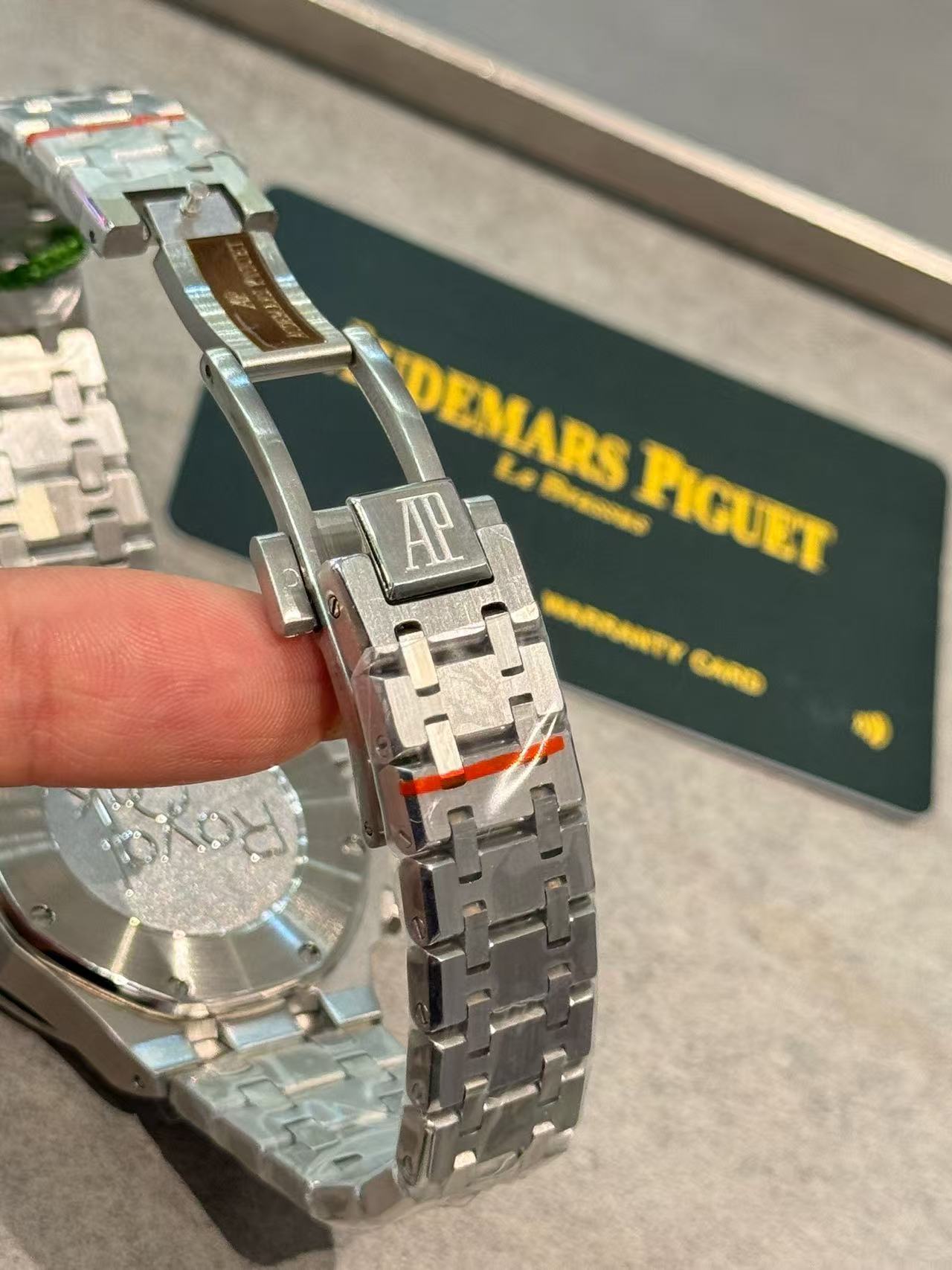 Audemarsp1gueダイヤモンドがあしらわれたスチール製ストラップのレディース腕時計【50％割引+送料無料】