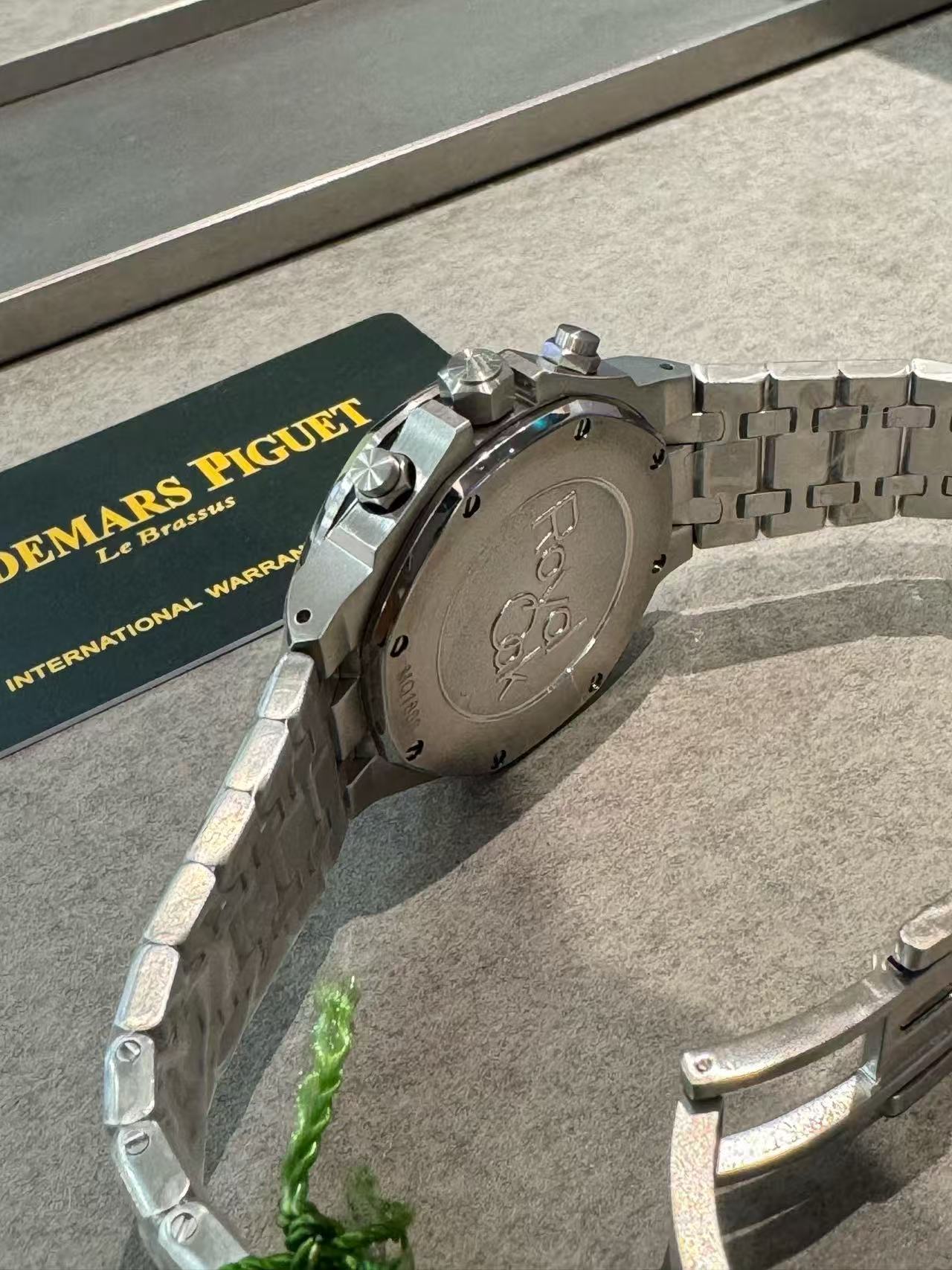 Audemarsp1gueダイヤモンドがあしらわれたスチール製ストラップのレディース腕時計【50％割引+送料無料】