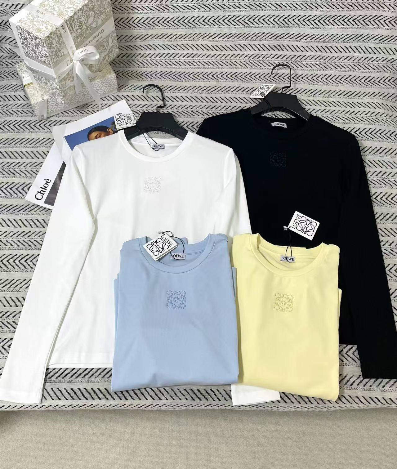 L0WEW 刺繍ロゴ入り長袖Tシャツ【50％割引+送料無料】