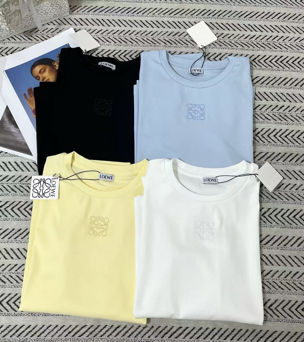 L0WEW 刺繍ロゴ入り長袖Tシャツ【50％割引+送料無料】