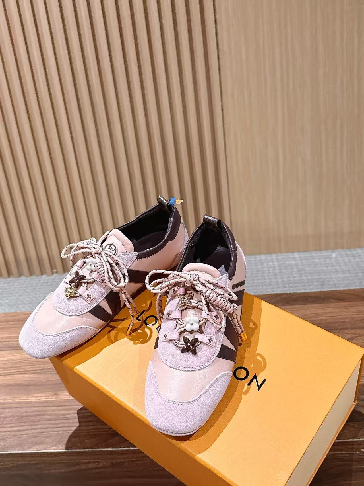 LV高品質四つ葉のクローバー柄カジュアルシューズ【50％割引+送料無料】