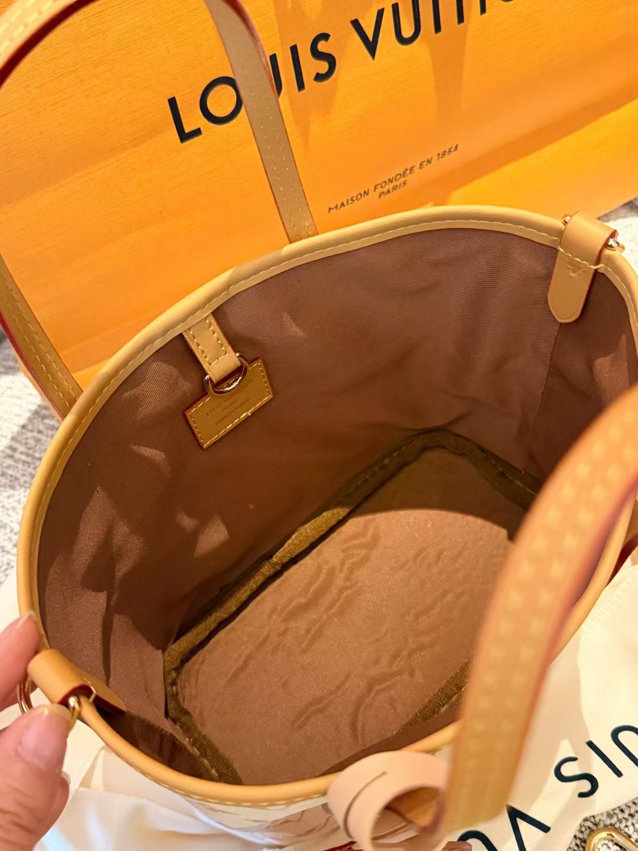 LV Neverfull BBハンドバッグ【 50％割引+送料無料】