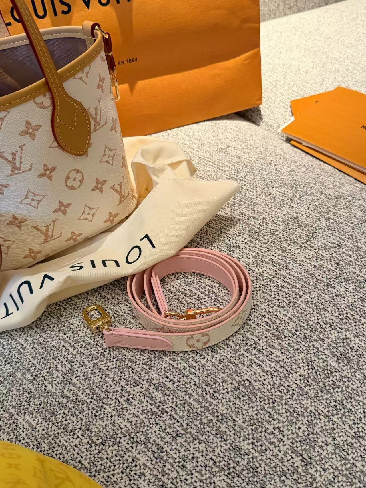 LV Neverfull BBハンドバッグ【 50％割引+送料無料】