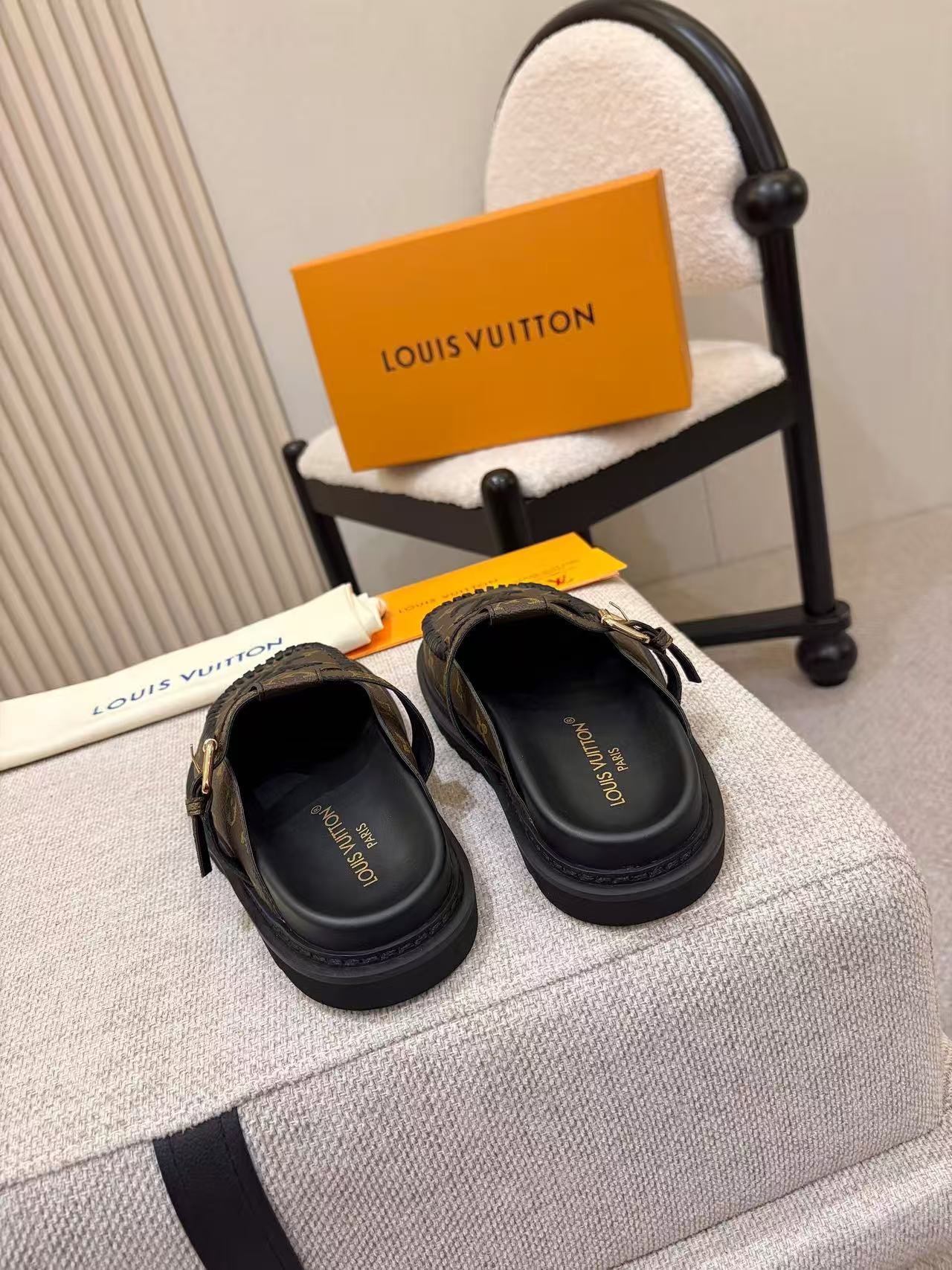 LV高品質のシープスキン製スリッパ【50％割引+送料無料】