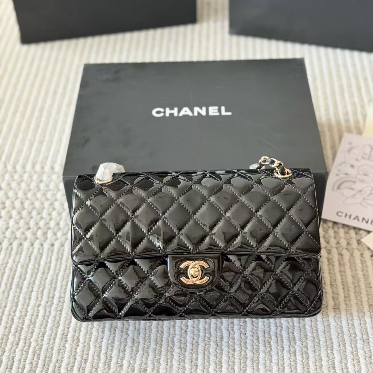 CHANE1 チェーン パテントレザー ショルダーバッグ【 50％割引+送料無料】