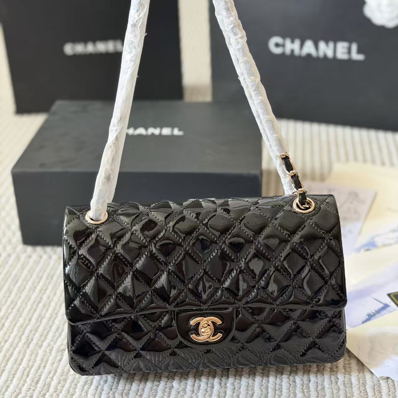 CHANE1 チェーン パテントレザー ショルダーバッグ【 50％割引+送料無料】