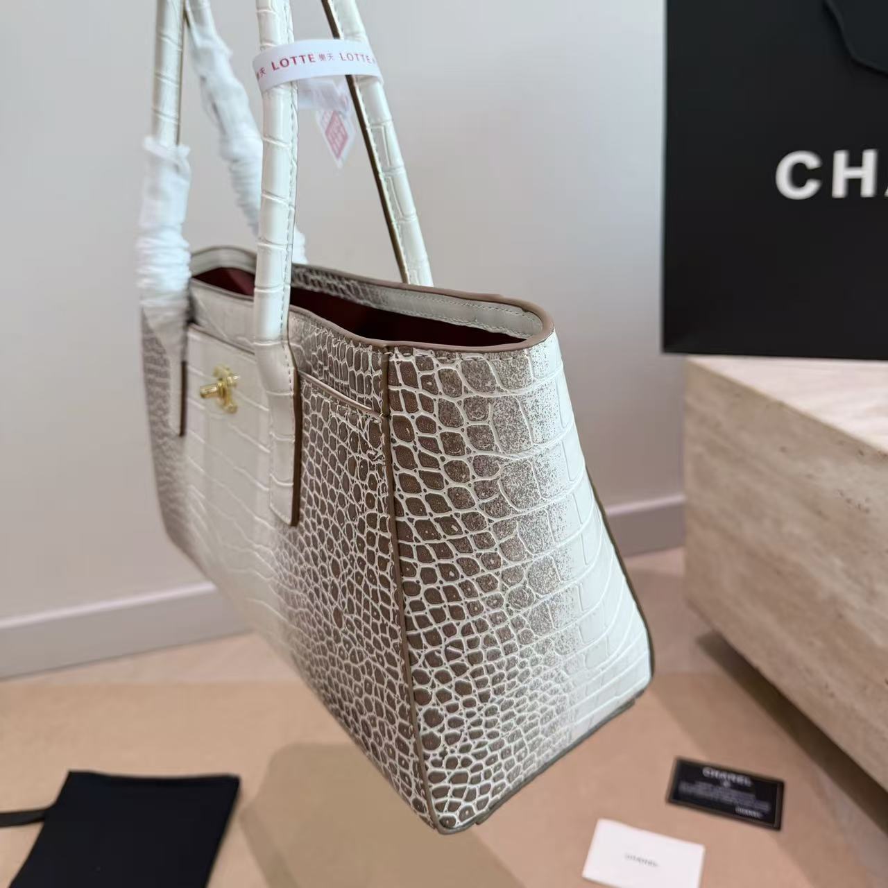 CHANE1 クロコダイル柄ハンドバッグ【50％割引+送料無料】